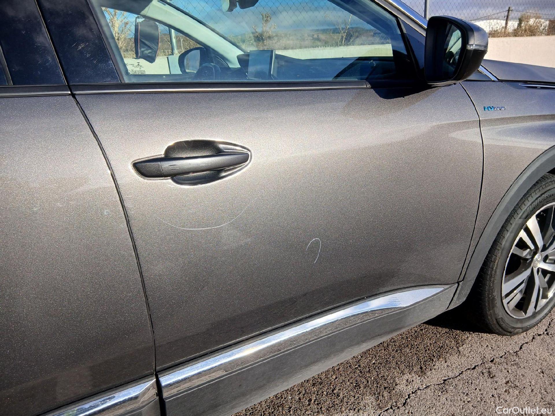  Peugeot  3008 PEUGEOT  Hybrid / 2020 / 5P / todoterreno 225 e-EAT8 Allure #40