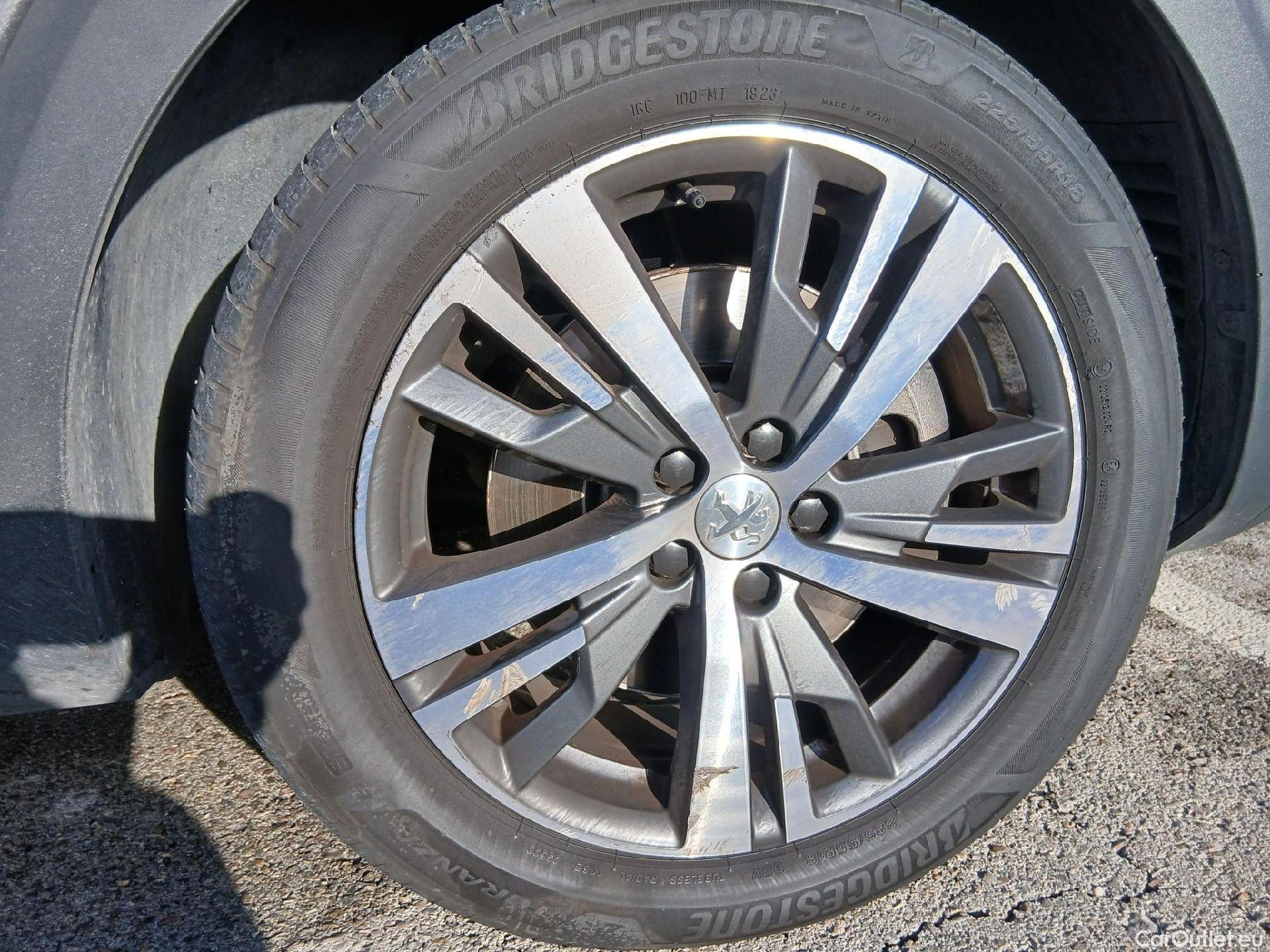  Peugeot  3008 PEUGEOT  Hybrid / 2020 / 5P / todoterreno 225 e-EAT8 Allure #47