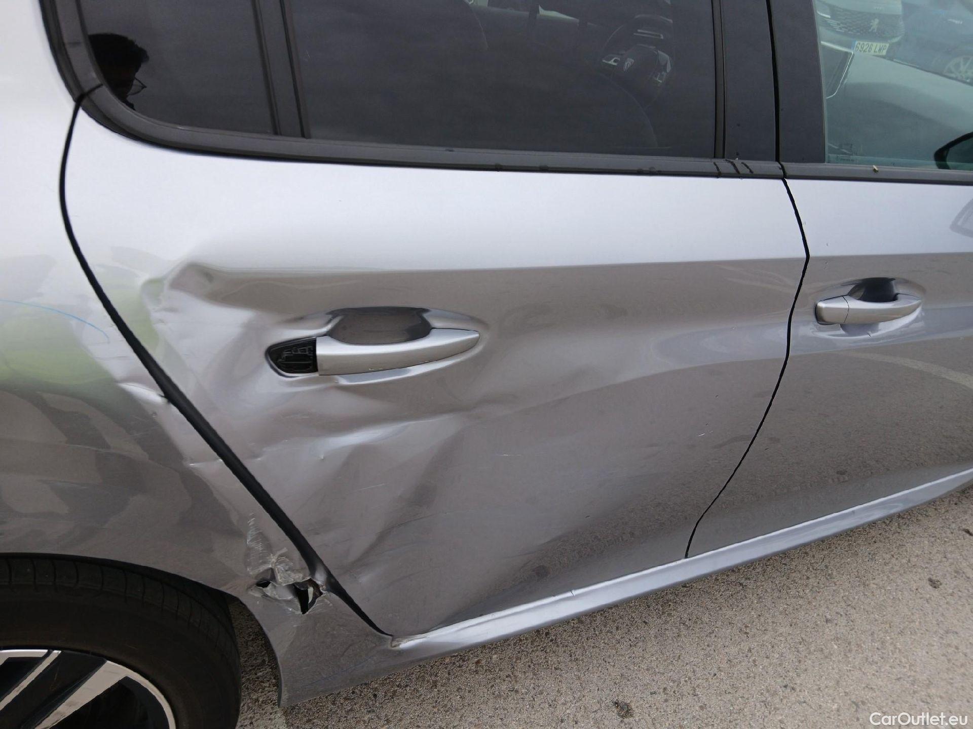  Peugeot  208  Allure 1.2 Puretech 100CV MT6 6E #33