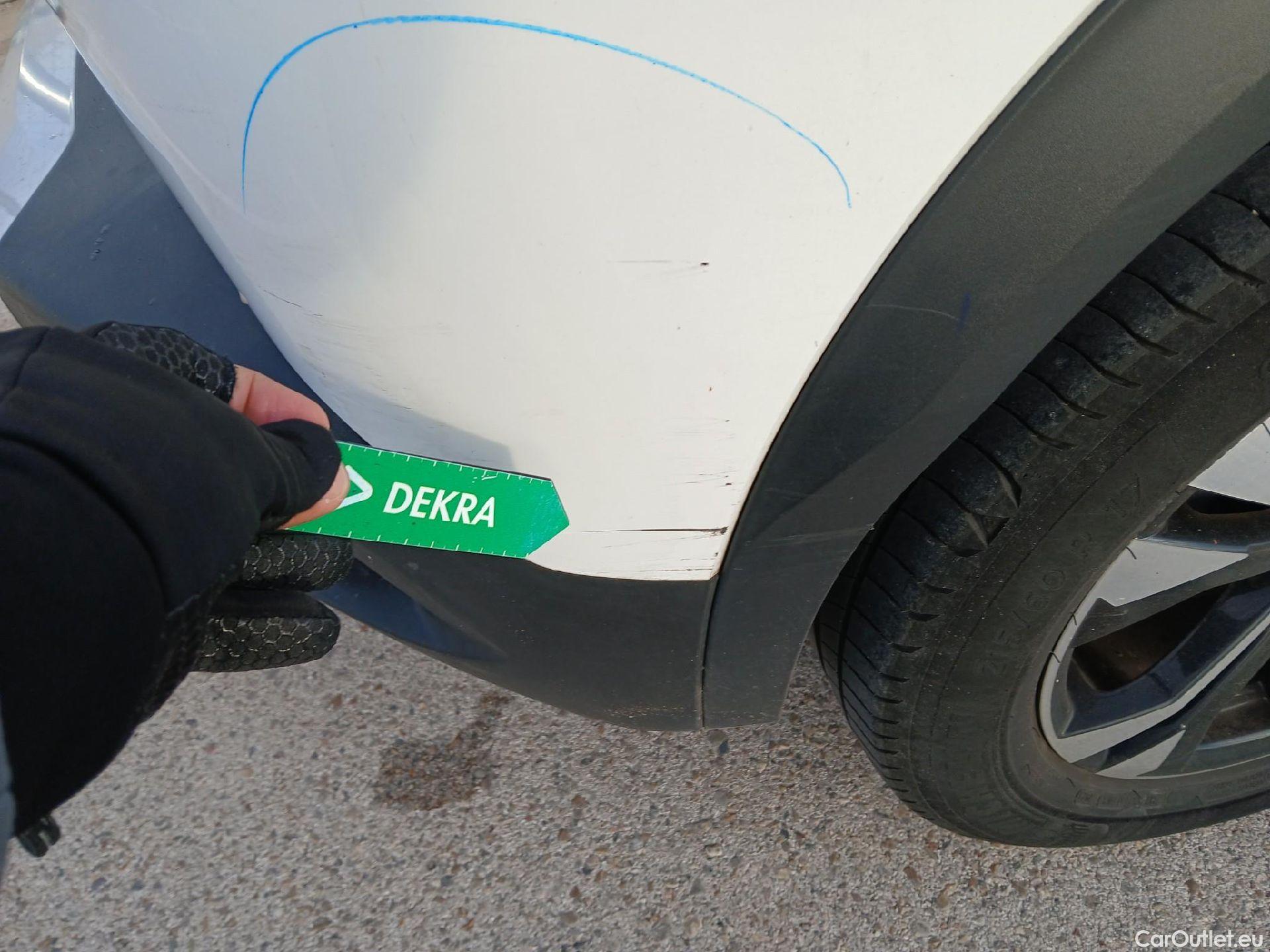  Peugeot  2008 PEUGEOT  / 2019 / 5P / todoterreno Allure Pack Puretech 130 S&S EAT8 (AC) #27