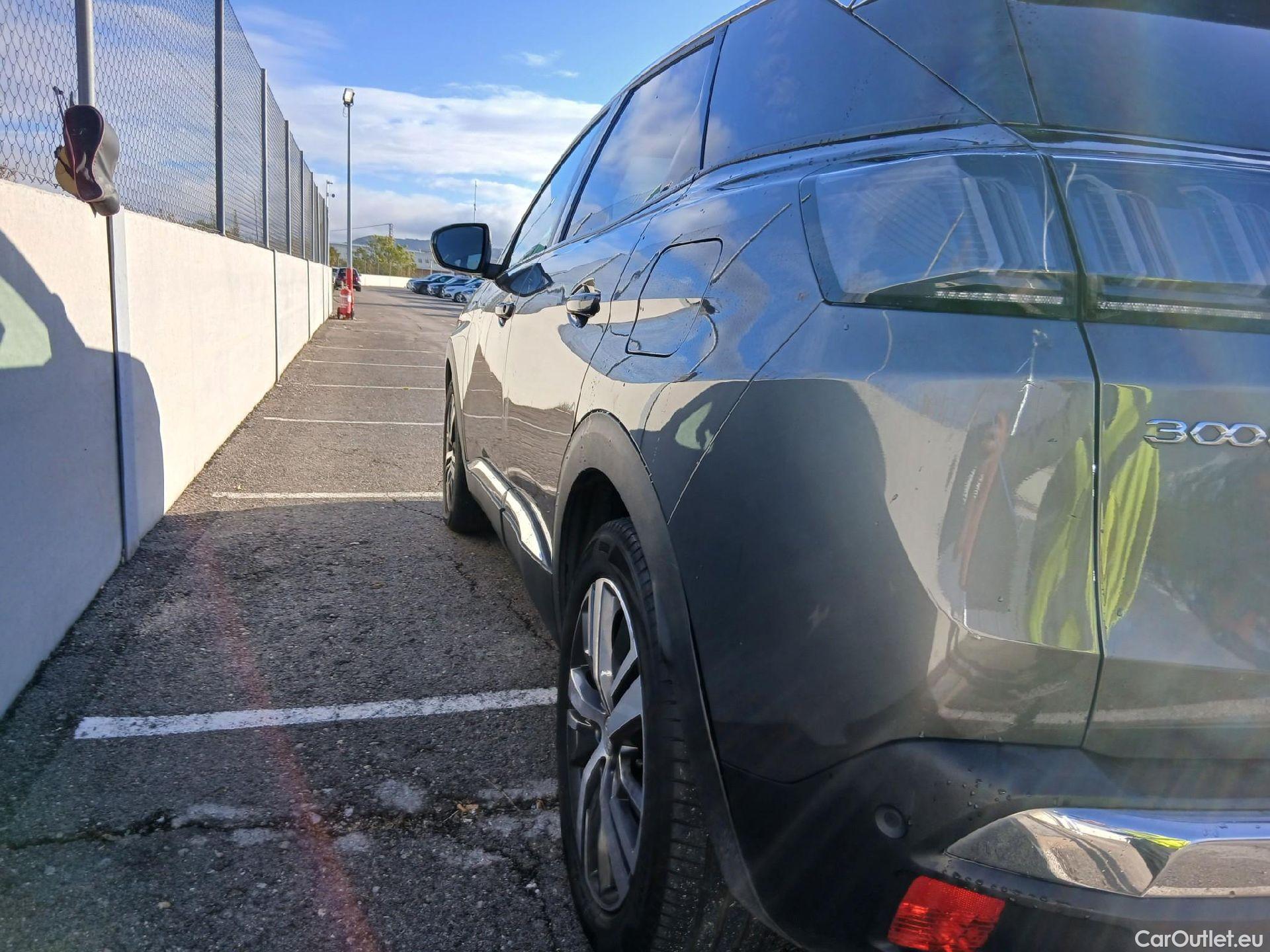  Peugeot  3008 PEUGEOT  Hybrid / 2020 / 5P / todoterreno 225 e-EAT8 Allure #22