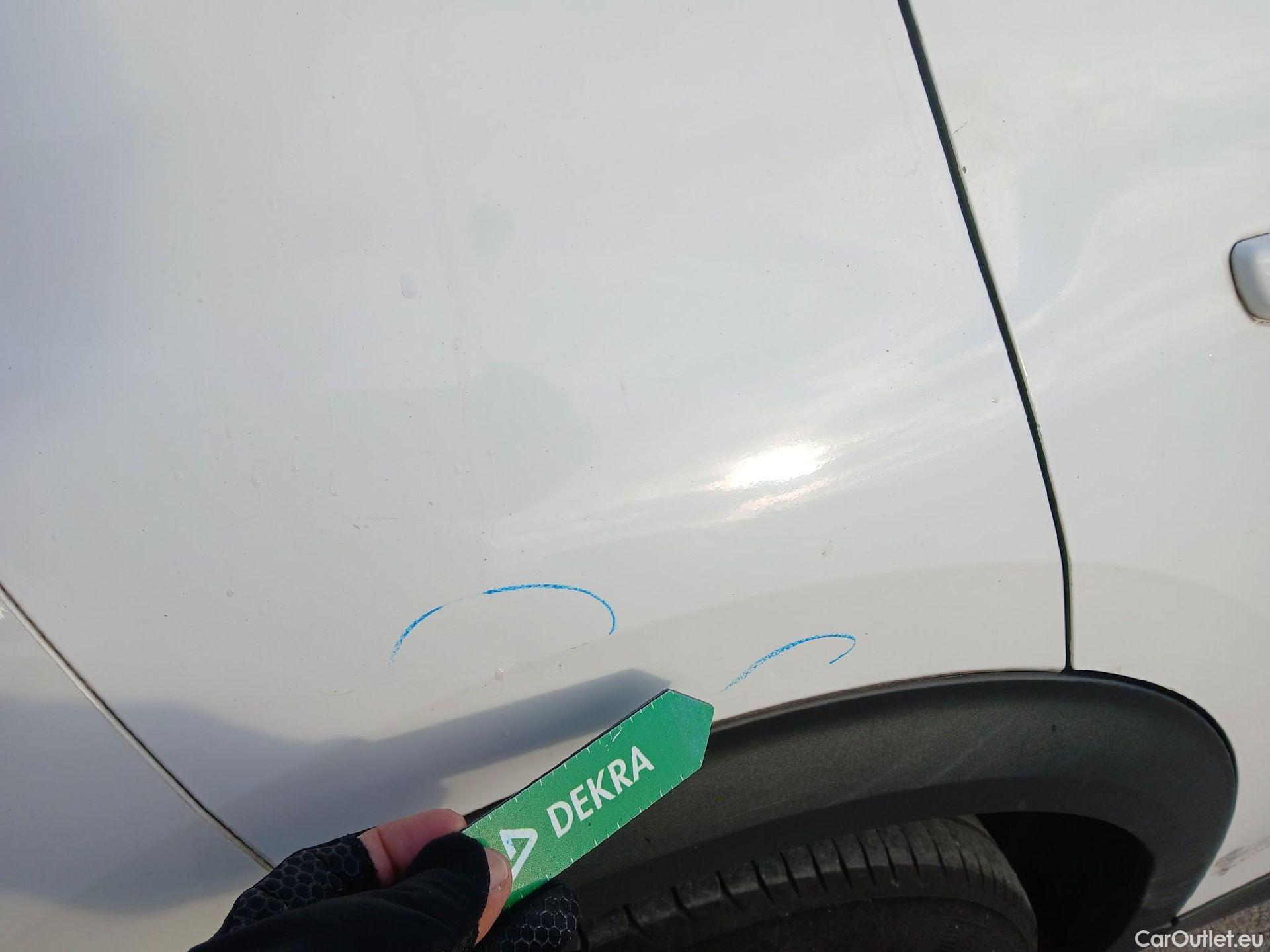  Peugeot  2008 PEUGEOT  / 2019 / 5P / todoterreno Allure Pack Puretech 130 S&S EAT8 (AC) #32