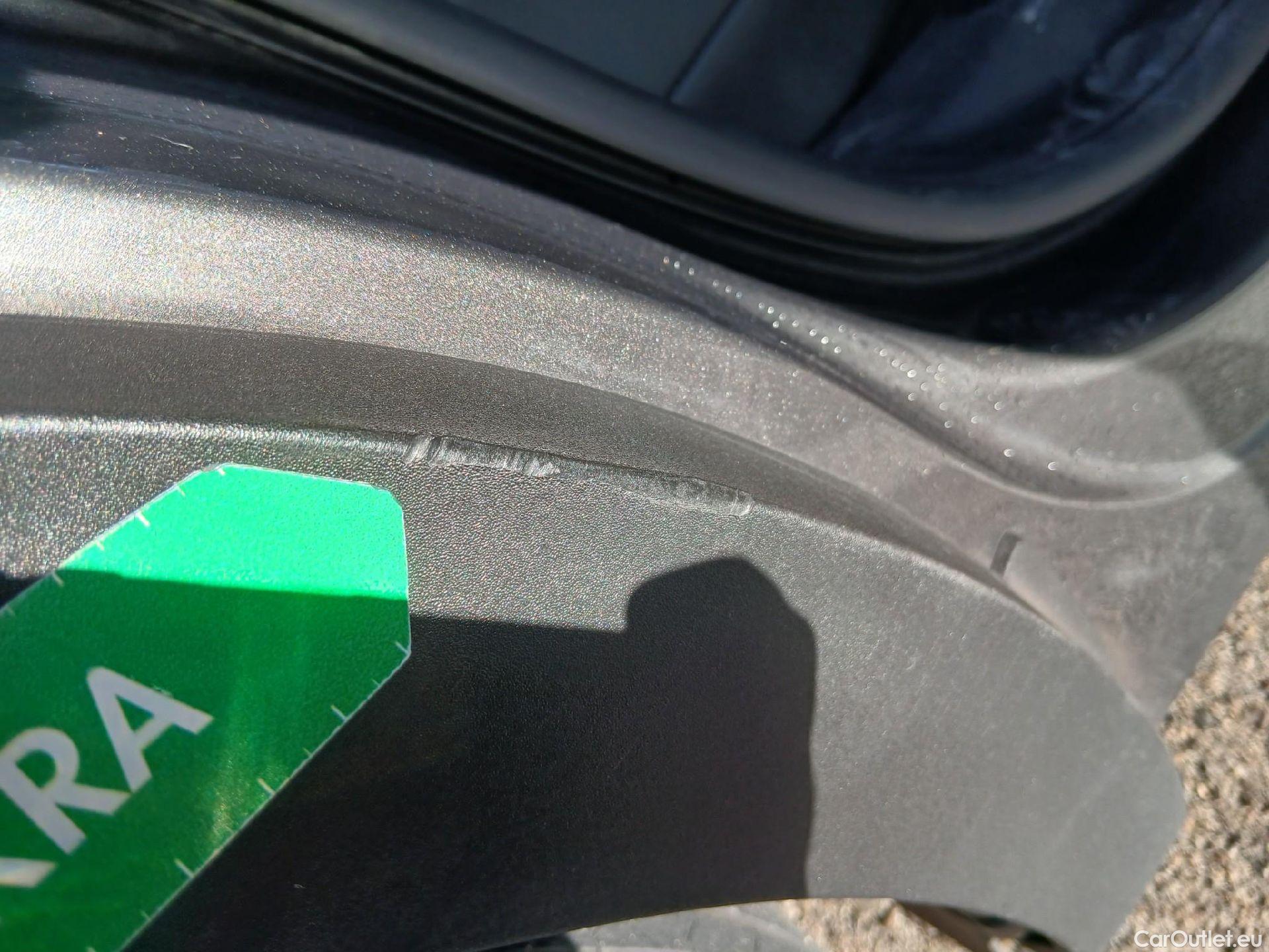  Peugeot  3008 PEUGEOT  Hybrid / 2020 / 5P / todoterreno 225 e-EAT8 Allure #37