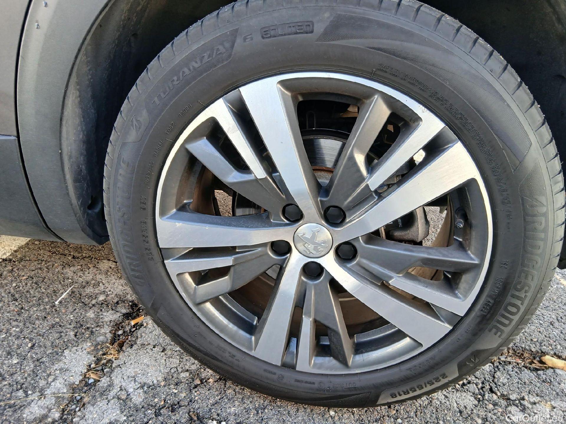  Peugeot  3008 PEUGEOT  Hybrid / 2020 / 5P / todoterreno 225 e-EAT8 Allure #25