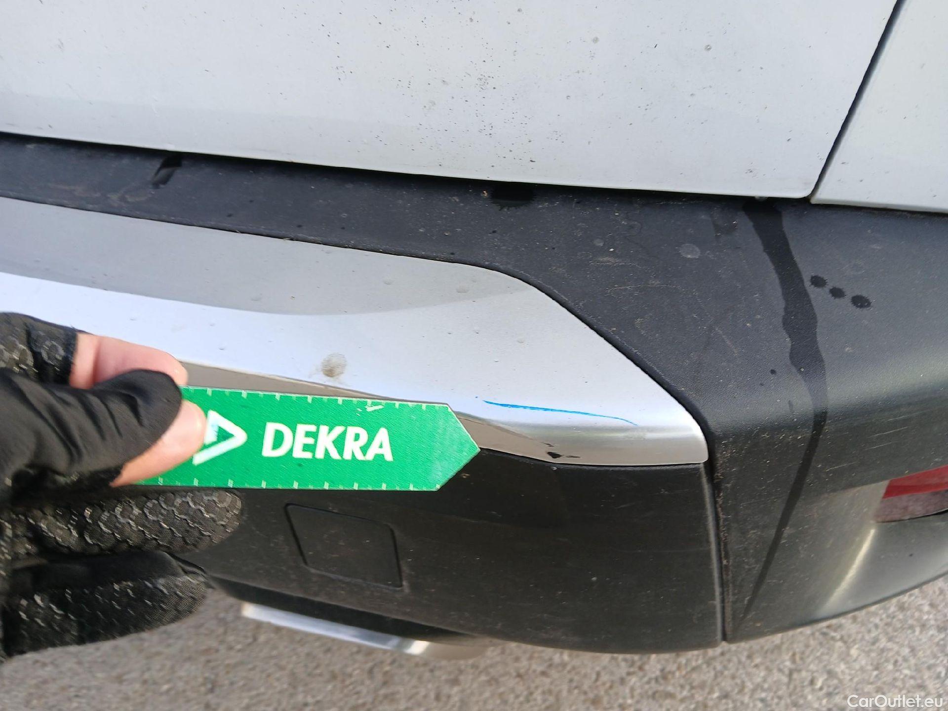  Peugeot  2008 PEUGEOT  / 2019 / 5P / todoterreno Allure Pack Puretech 130 S&S EAT8 (AC) #25