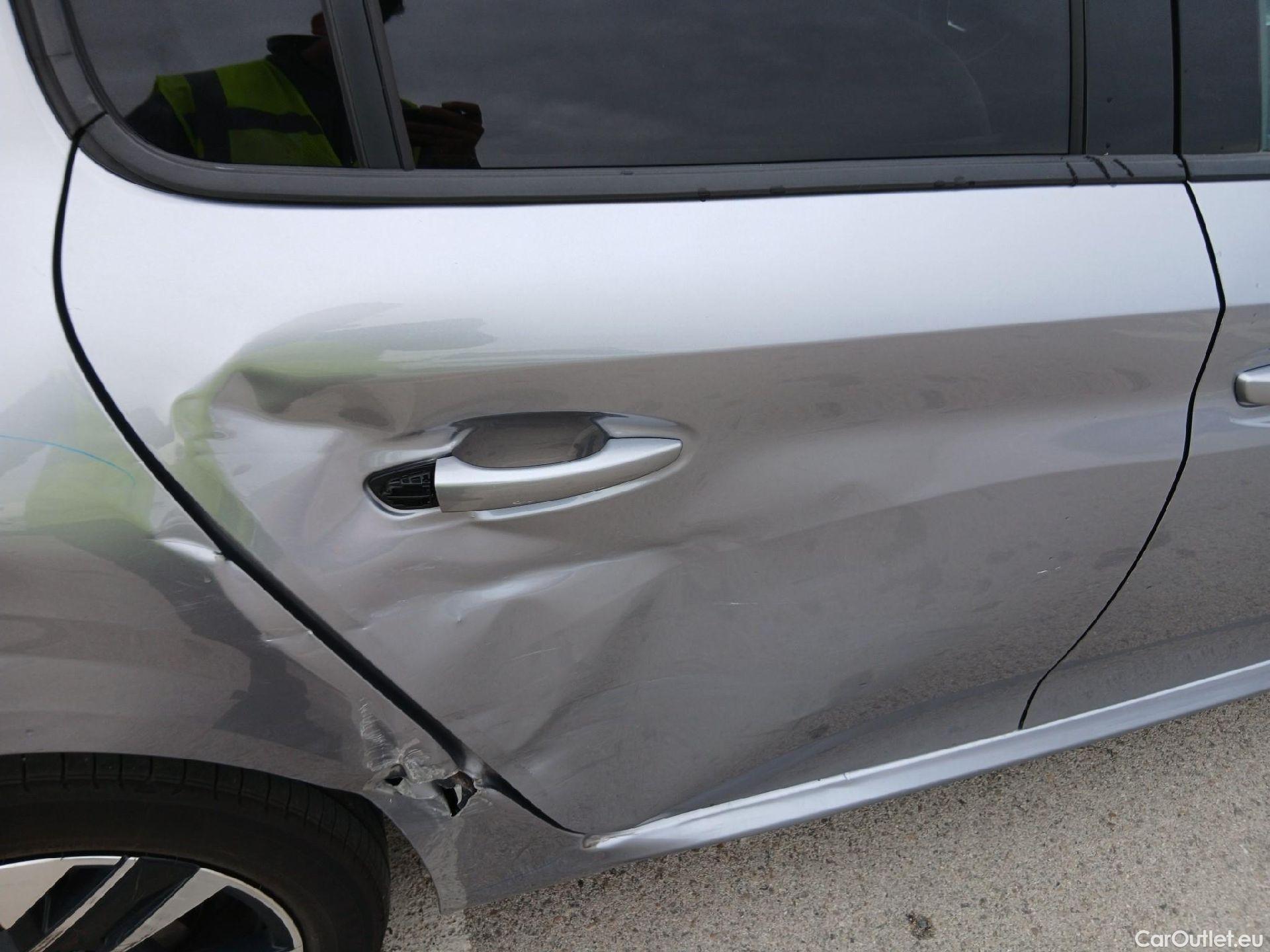  Peugeot  208  Allure 1.2 Puretech 100CV MT6 6E #35