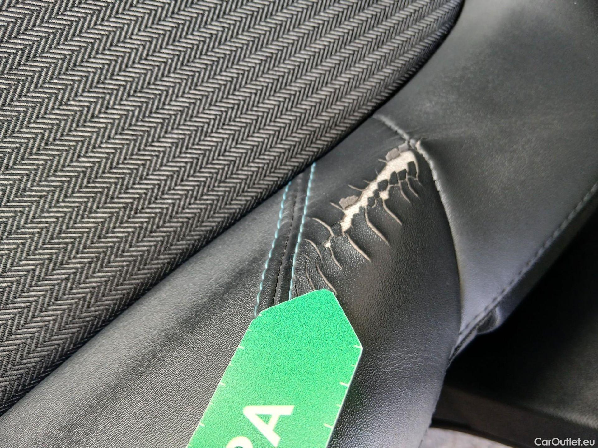  Peugeot  3008 PEUGEOT  Hybrid / 2020 / 5P / todoterreno 225 e-EAT8 Allure #49