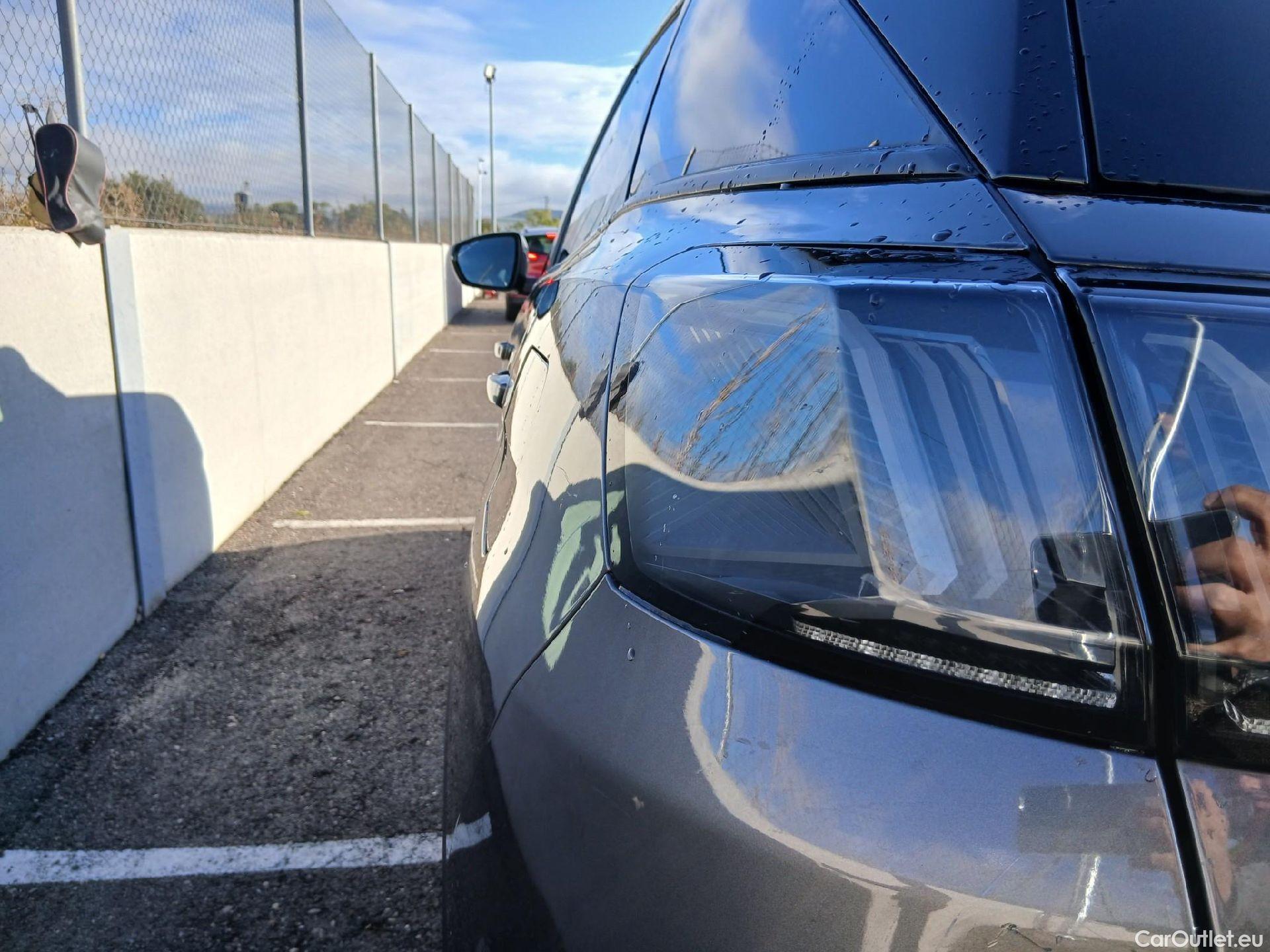  Peugeot  3008 PEUGEOT  Hybrid / 2020 / 5P / todoterreno 225 e-EAT8 Allure #29