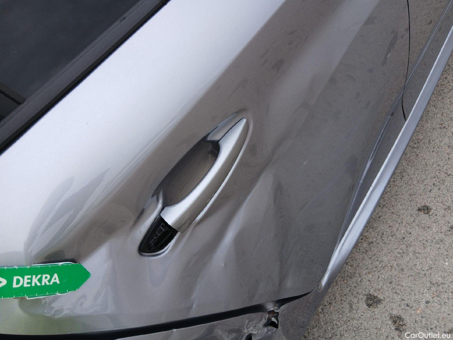  Peugeot  208  Allure 1.2 Puretech 100CV MT6 6E #32