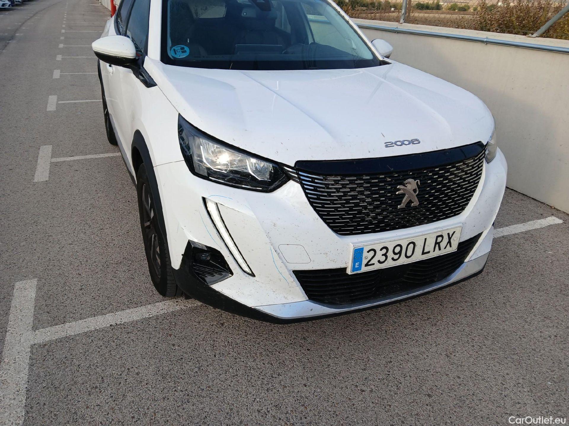  Peugeot  2008 PEUGEOT  / 2019 / 5P / todoterreno Allure Pack Puretech 130 S&S EAT8 (AC) #10