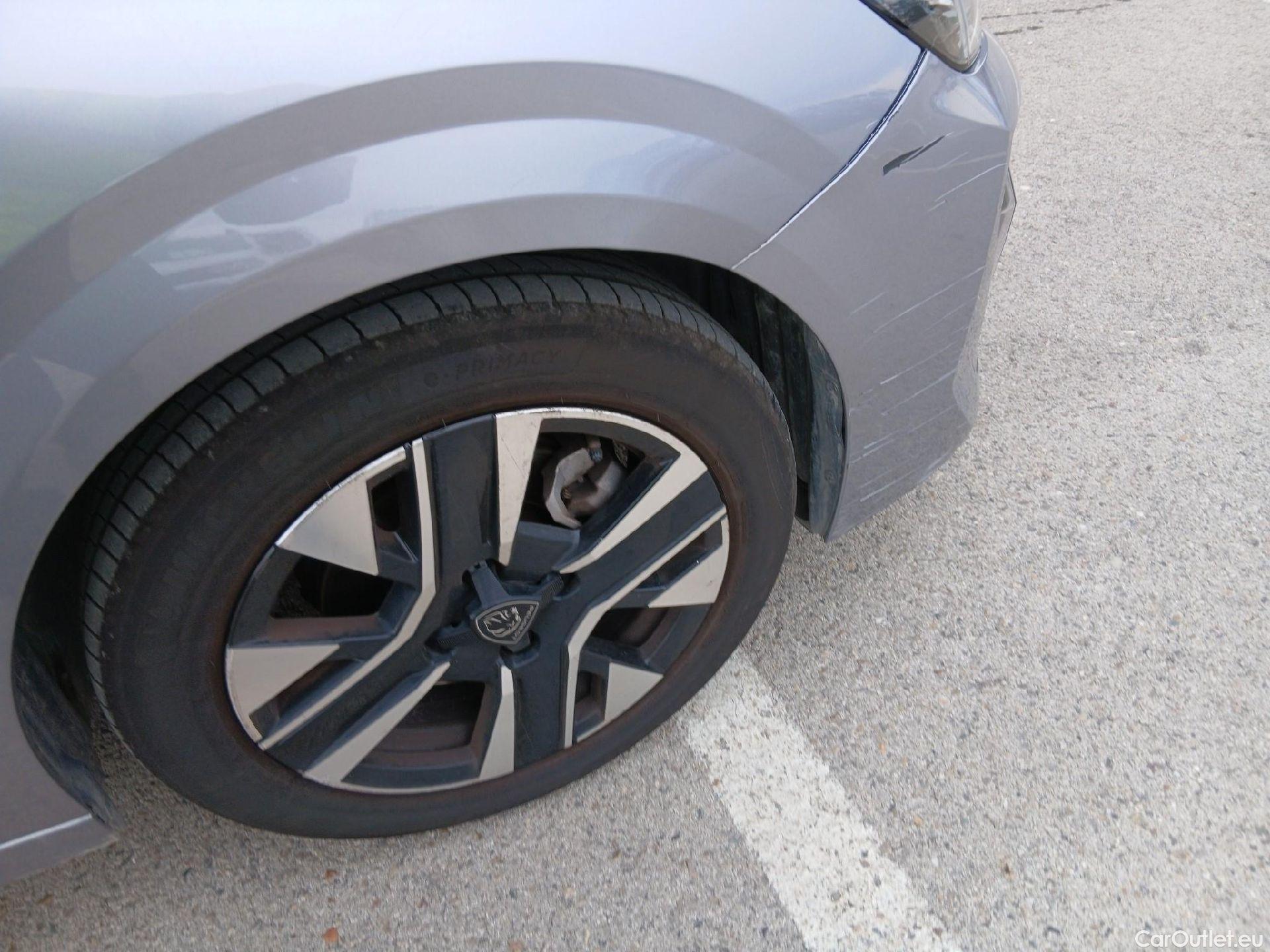  Peugeot  208  Allure 1.2 Puretech 100CV MT6 6E #15