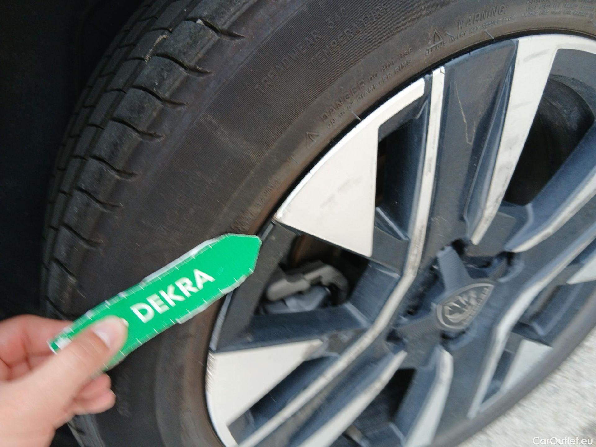  Peugeot  208  Allure 1.2 Puretech 100CV MT6 6E #12