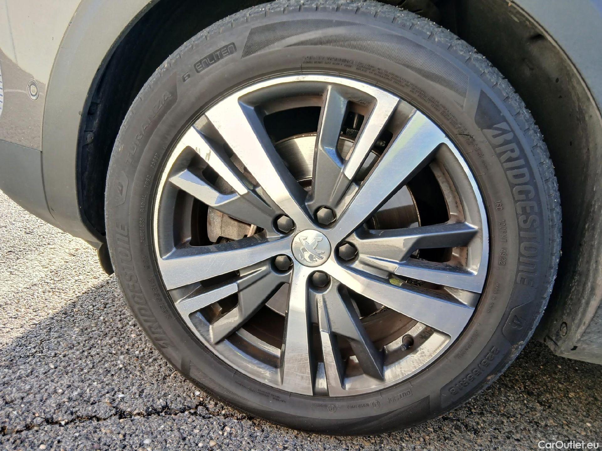  Peugeot  3008 PEUGEOT  Hybrid / 2020 / 5P / todoterreno 225 e-EAT8 Allure #17