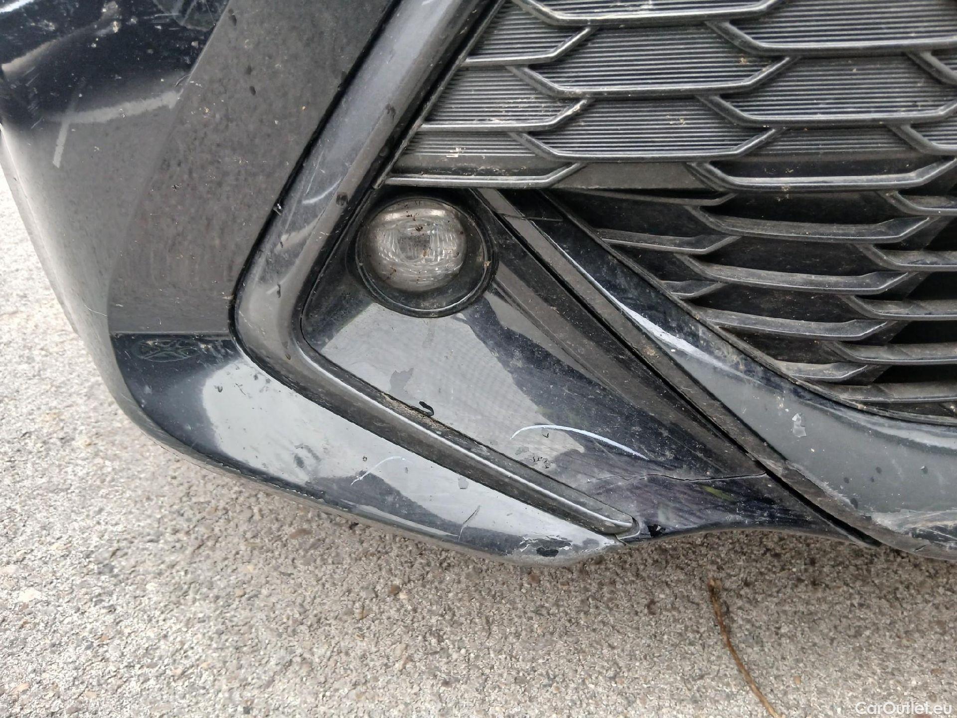  Toyota  Corolla TOYOTA  / 2019 / 5P / familiar 1.8 125H ACTIVE E-CVT TOURING SPORT #57