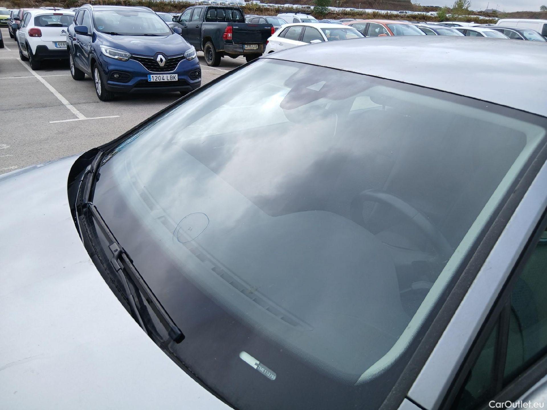  Volkswagen  Passat VOLKSWAGEN  / 2019 / 4P / sedán 2.0 TDI 90kW (122CV) DSG #9