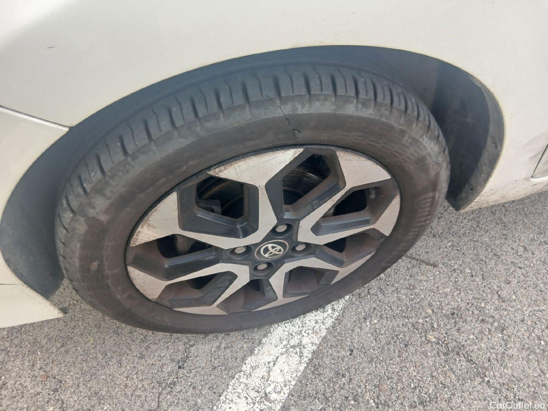  Toyota  Aygo TOYOTA  / 2018 / 5P / minicoche 1.0 70 x-play #23