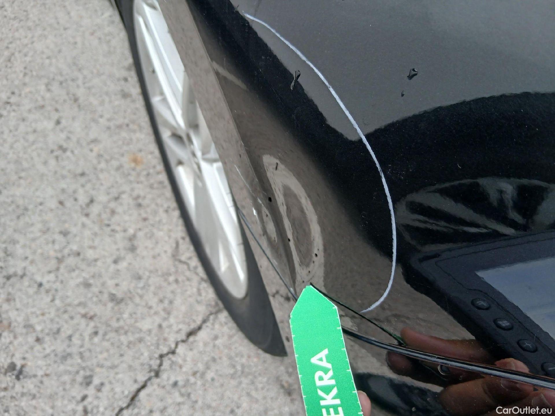  Toyota  Corolla TOYOTA  / 2019 / 5P / familiar 1.8 125H ACTIVE E-CVT TOURING SPORT #18