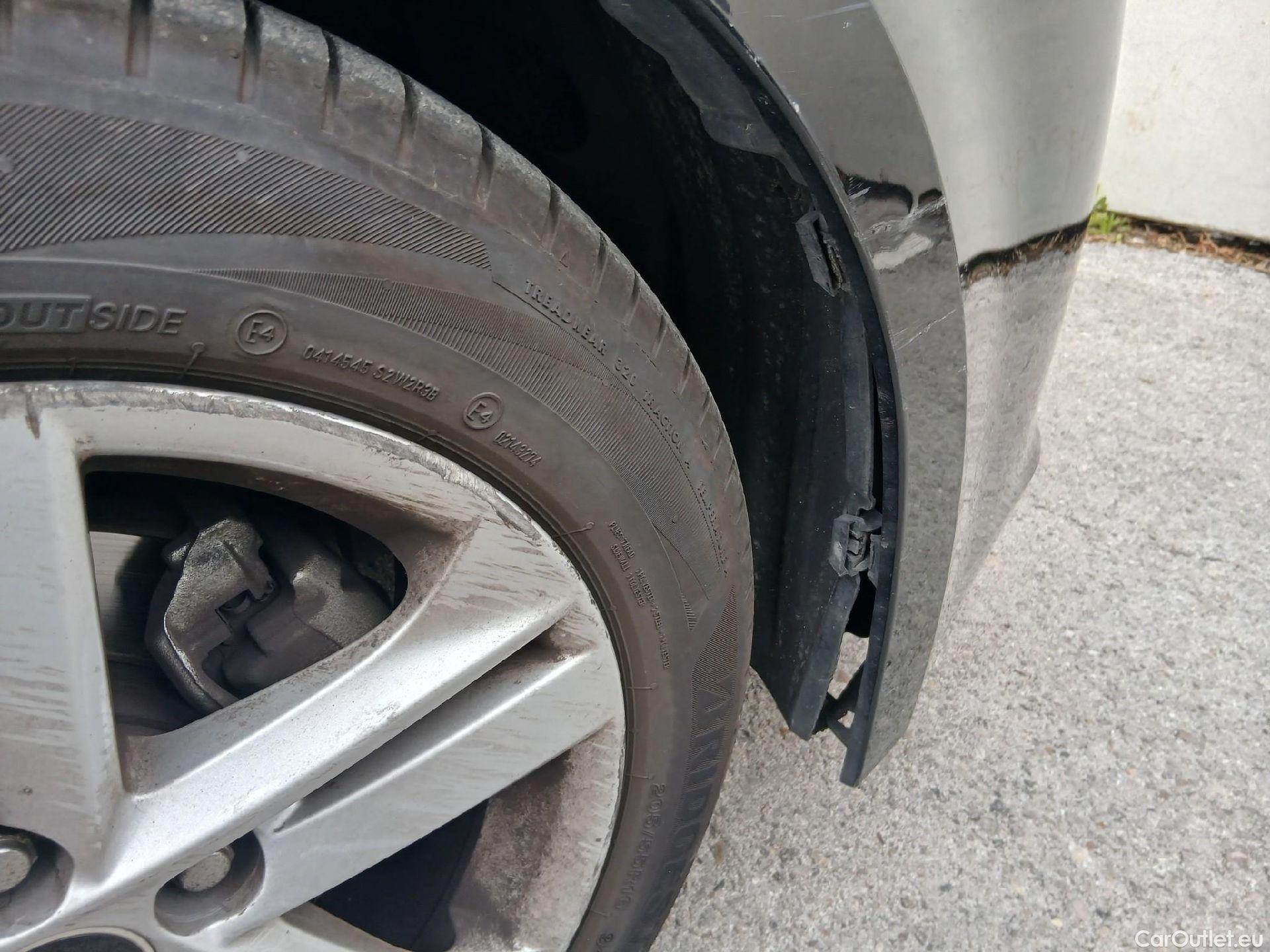  Toyota  Corolla TOYOTA  / 2019 / 5P / familiar 1.8 125H ACTIVE E-CVT TOURING SPORT #53