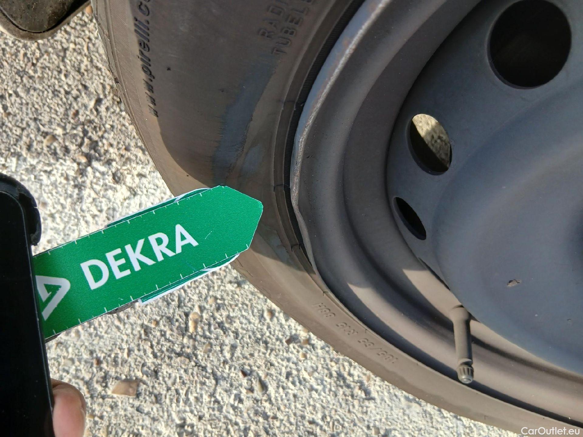  Renault  Clio RENAULT  / 2019 / 5P / berlina con portón Business Blue dCi 74kW (100CV) #15