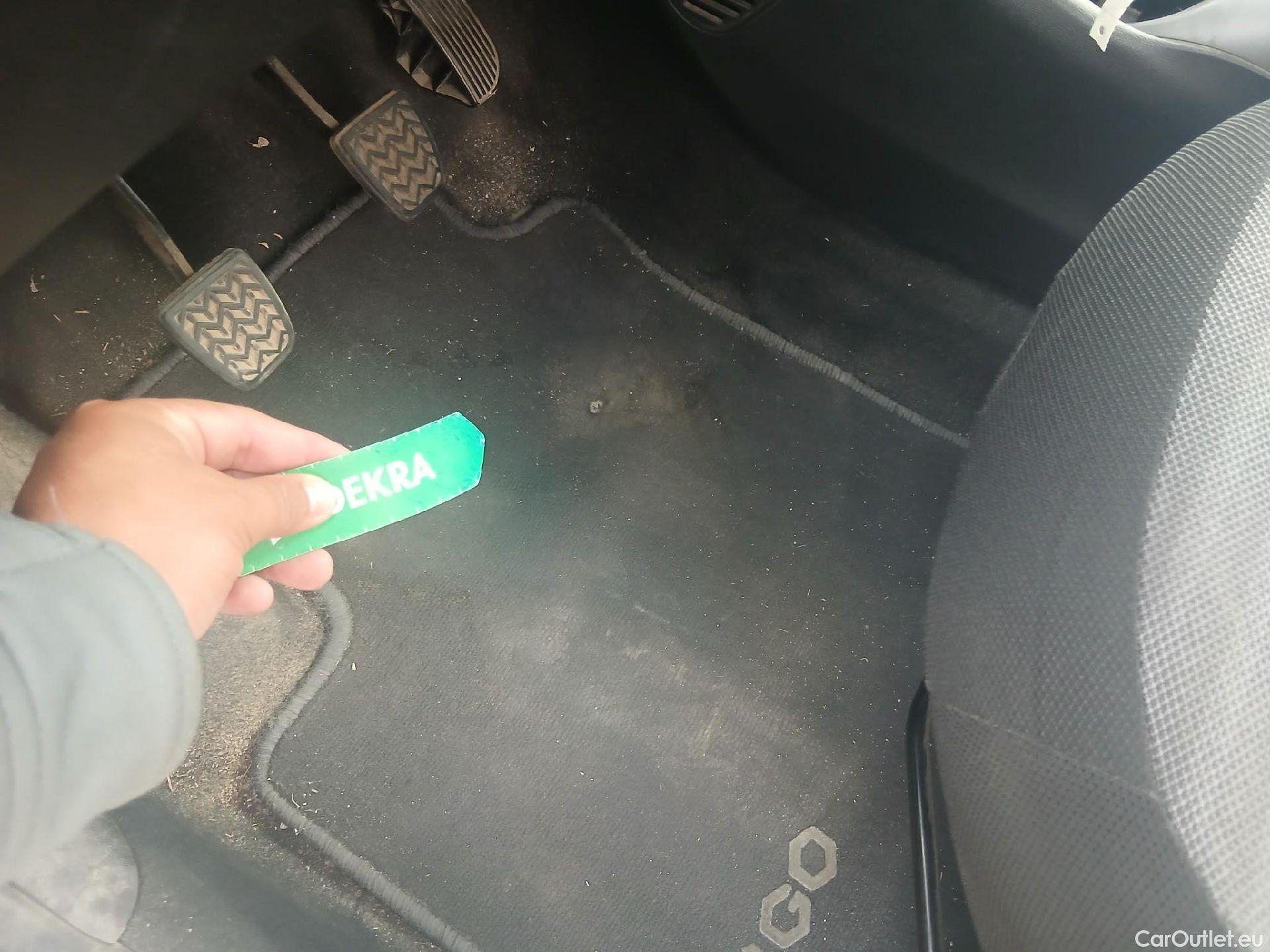  Toyota  Aygo TOYOTA  / 2018 / 5P / minicoche 1.0 70 x-play #4