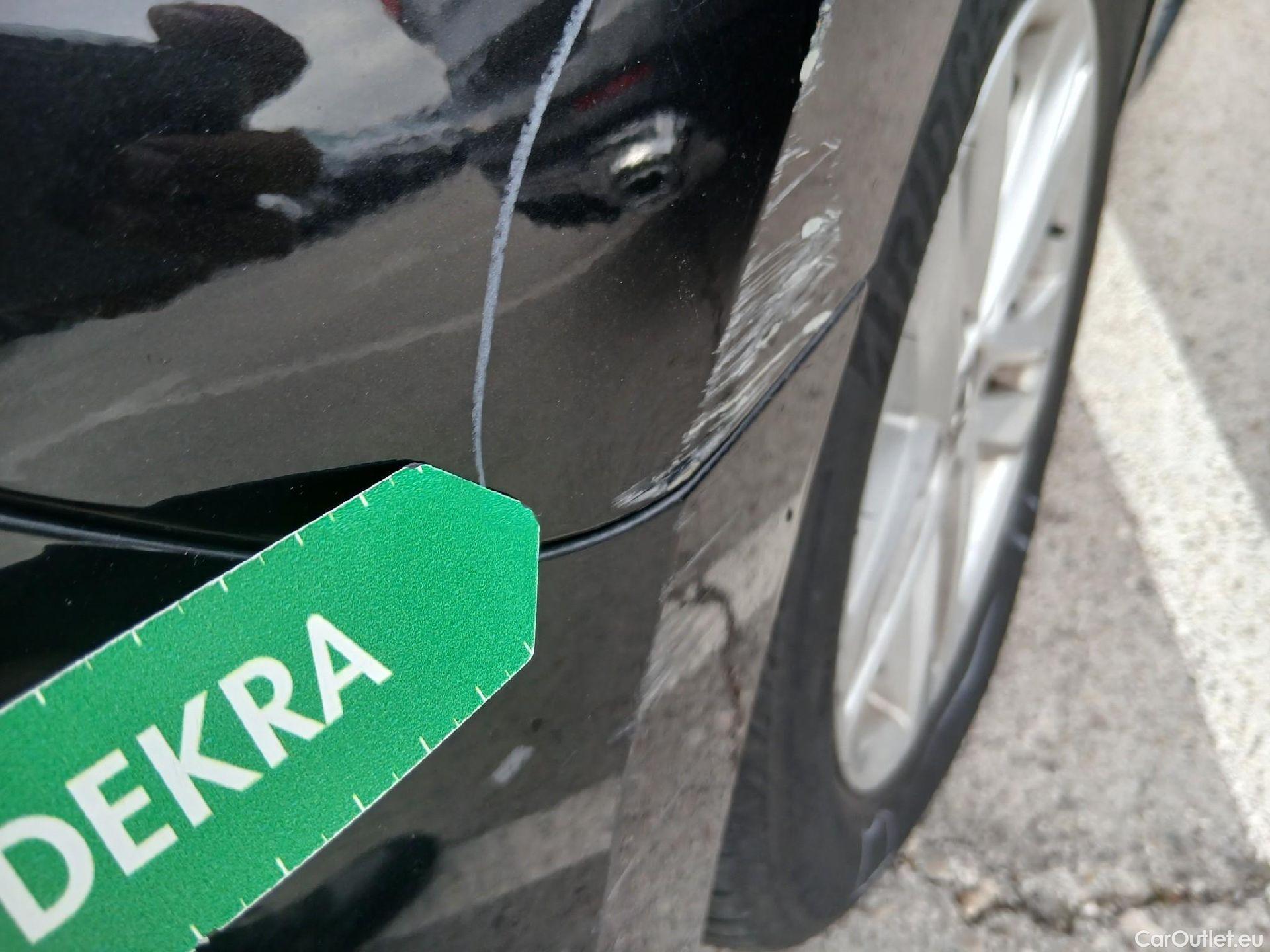  Toyota  Corolla TOYOTA  / 2019 / 5P / familiar 1.8 125H ACTIVE E-CVT TOURING SPORT #32