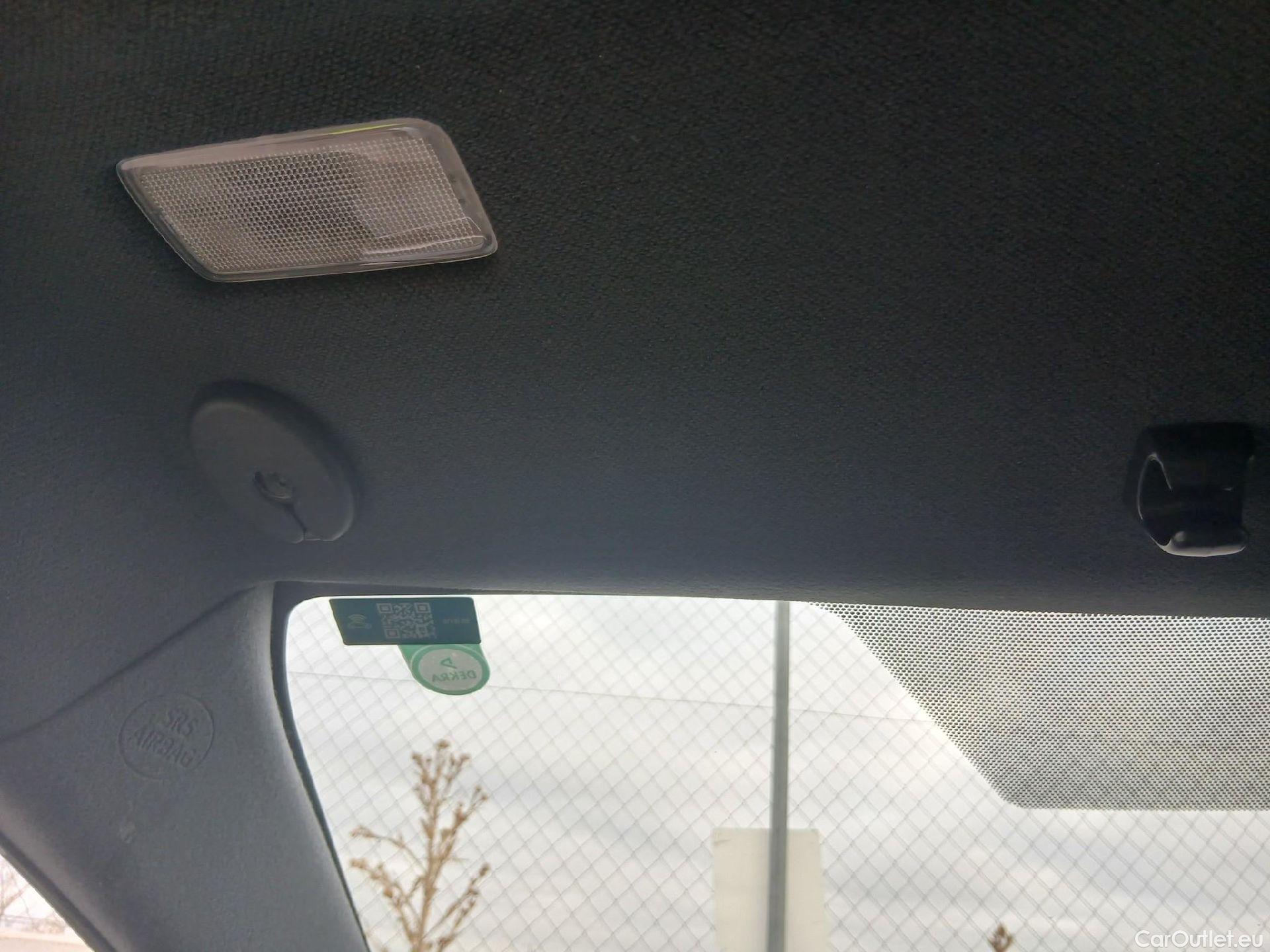  Toyota  Corolla TOYOTA  / 2019 / 5P / familiar 1.8 125H ACTIVE E-CVT TOURING SPORT #56