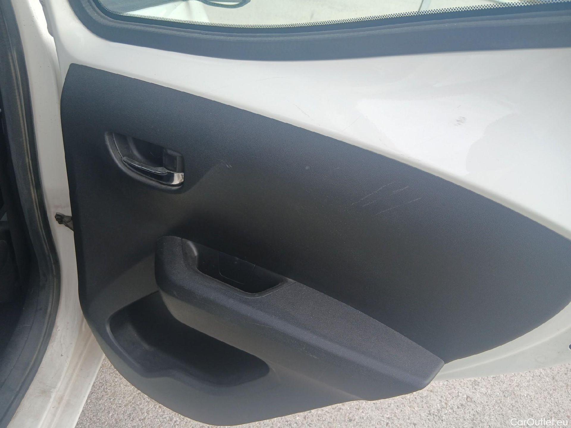  Toyota  Aygo TOYOTA  / 2018 / 5P / minicoche 1.0 70 x-play #10