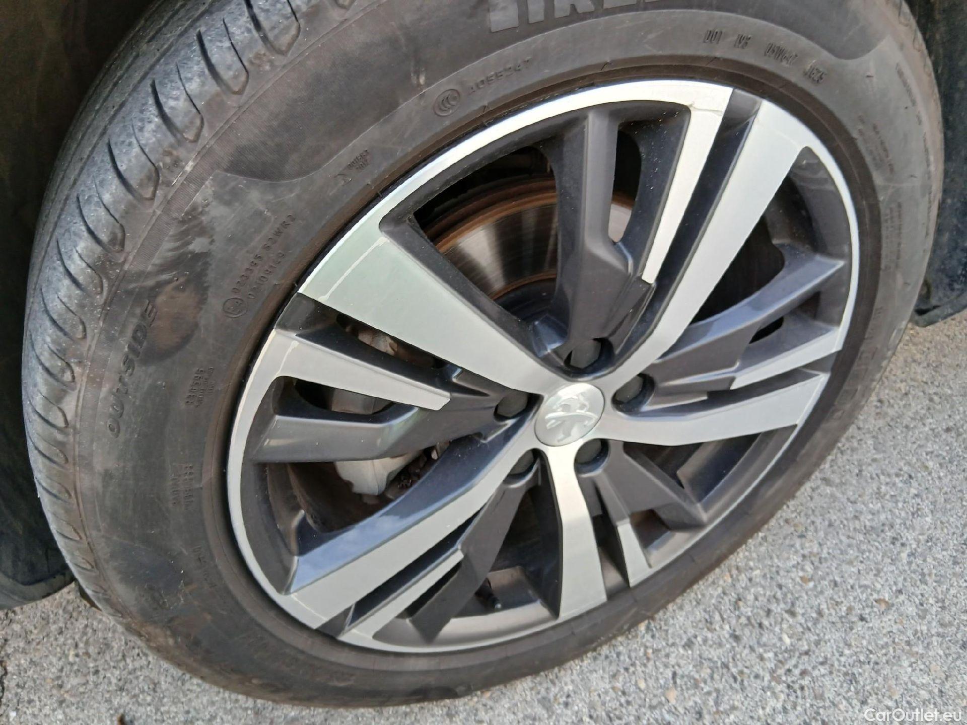  Peugeot  3008 PEUGEOT  / 2020 / 5P / todoterreno 1.5 BlueHDi 96kW (130CV) S&S Allure #13