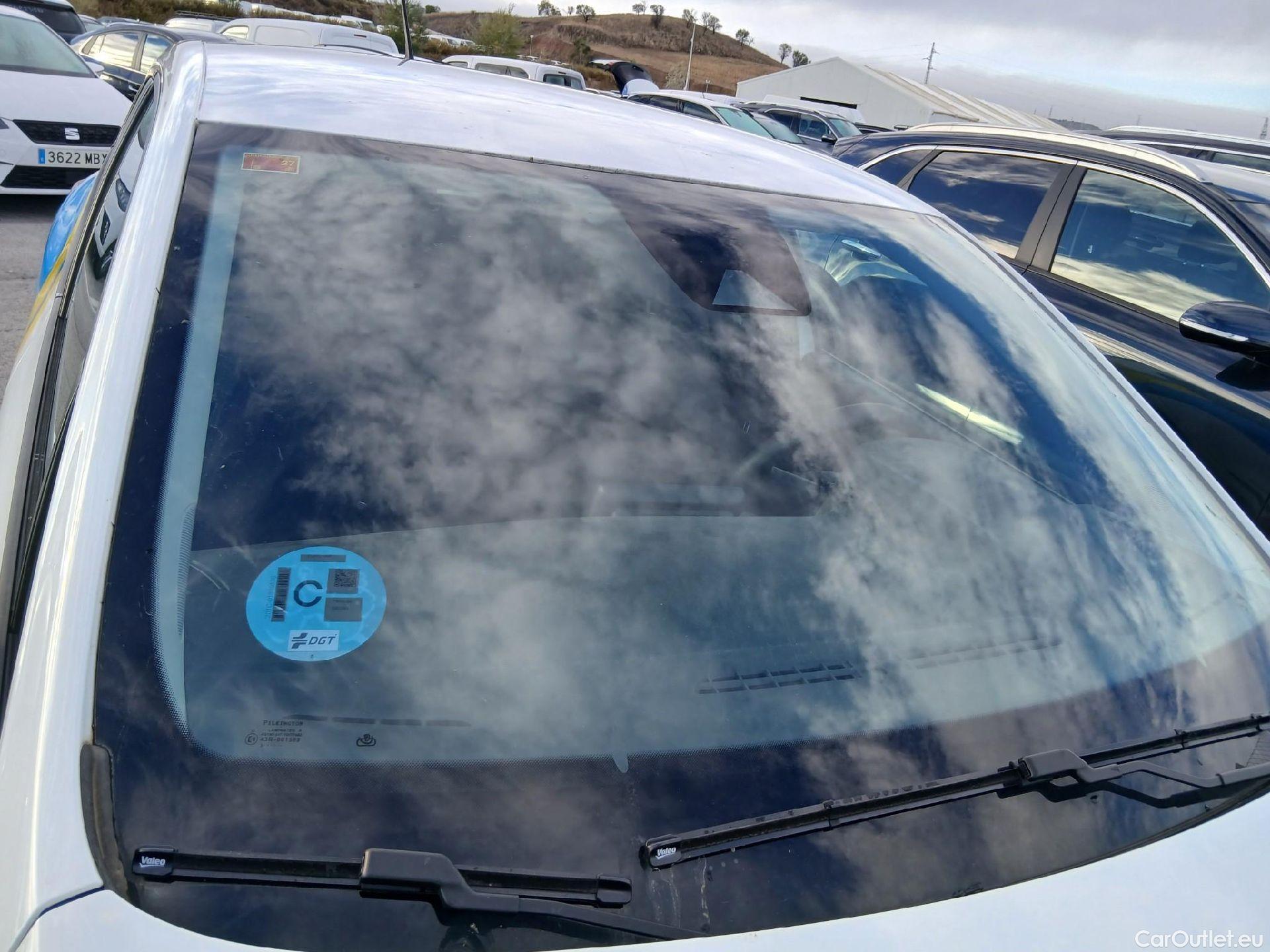  Renault  Clio RENAULT  / 2019 / 5P / berlina con portón Business Blue dCi 74kW (100CV) #19