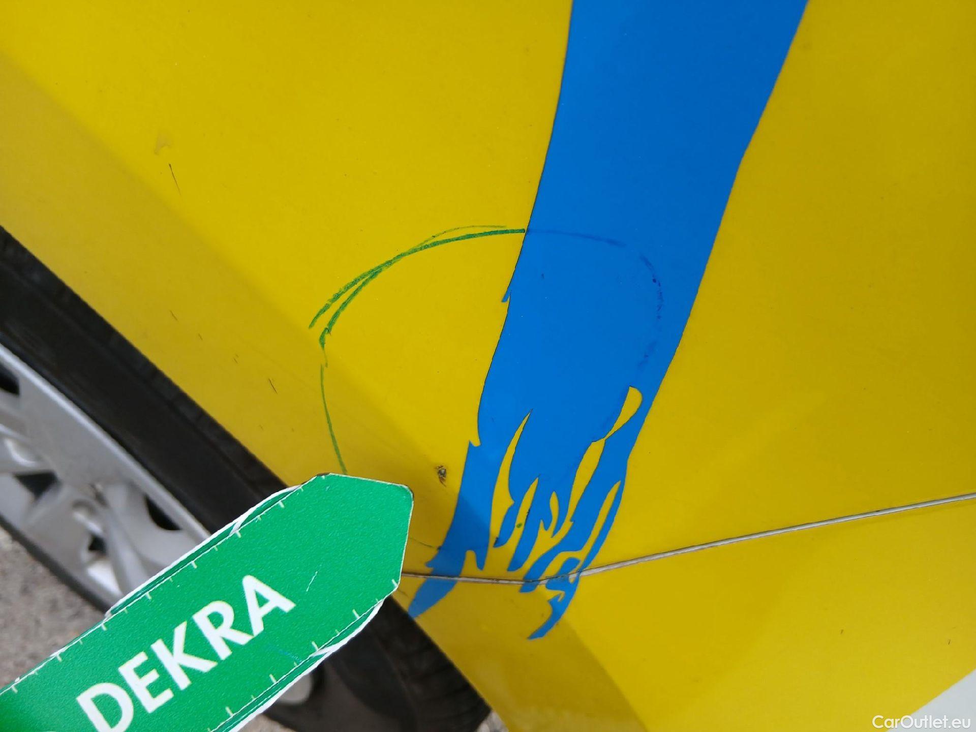  Renault  Clio RENAULT  / 2019 / 5P / berlina con portón Business Blue dCi 74kW (100CV) #27