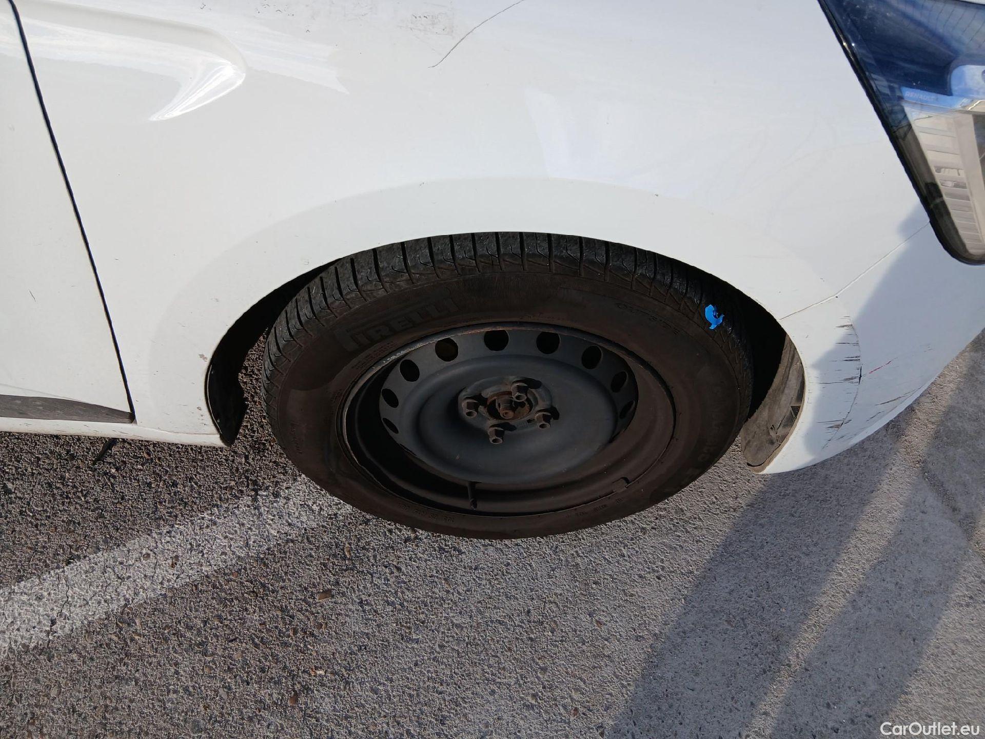  Renault  Clio RENAULT  / 2019 / 5P / berlina con portón Business Blue dCi 74kW (100CV) #16