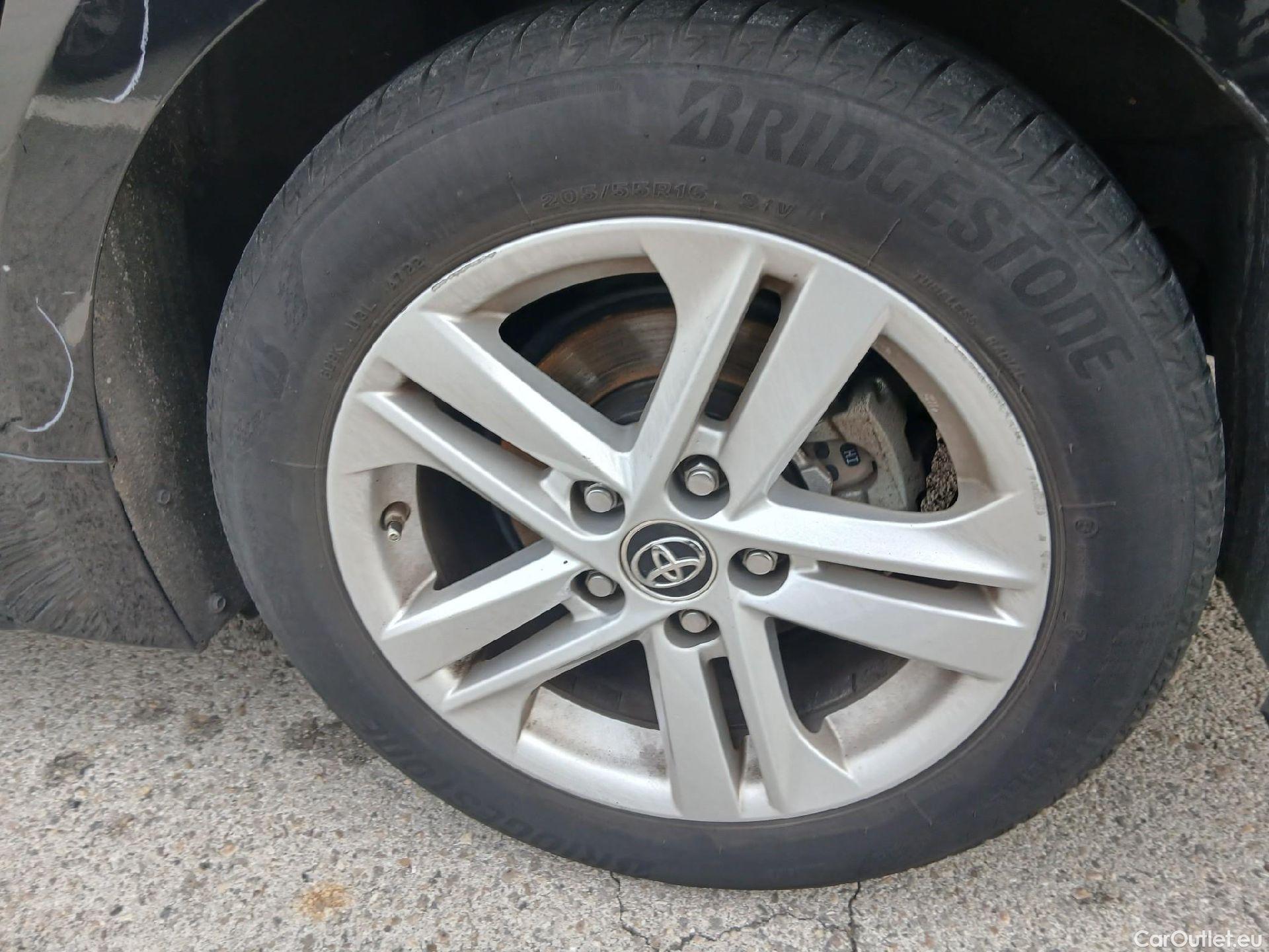  Toyota  Corolla TOYOTA  / 2019 / 5P / familiar 1.8 125H ACTIVE E-CVT TOURING SPORT #35