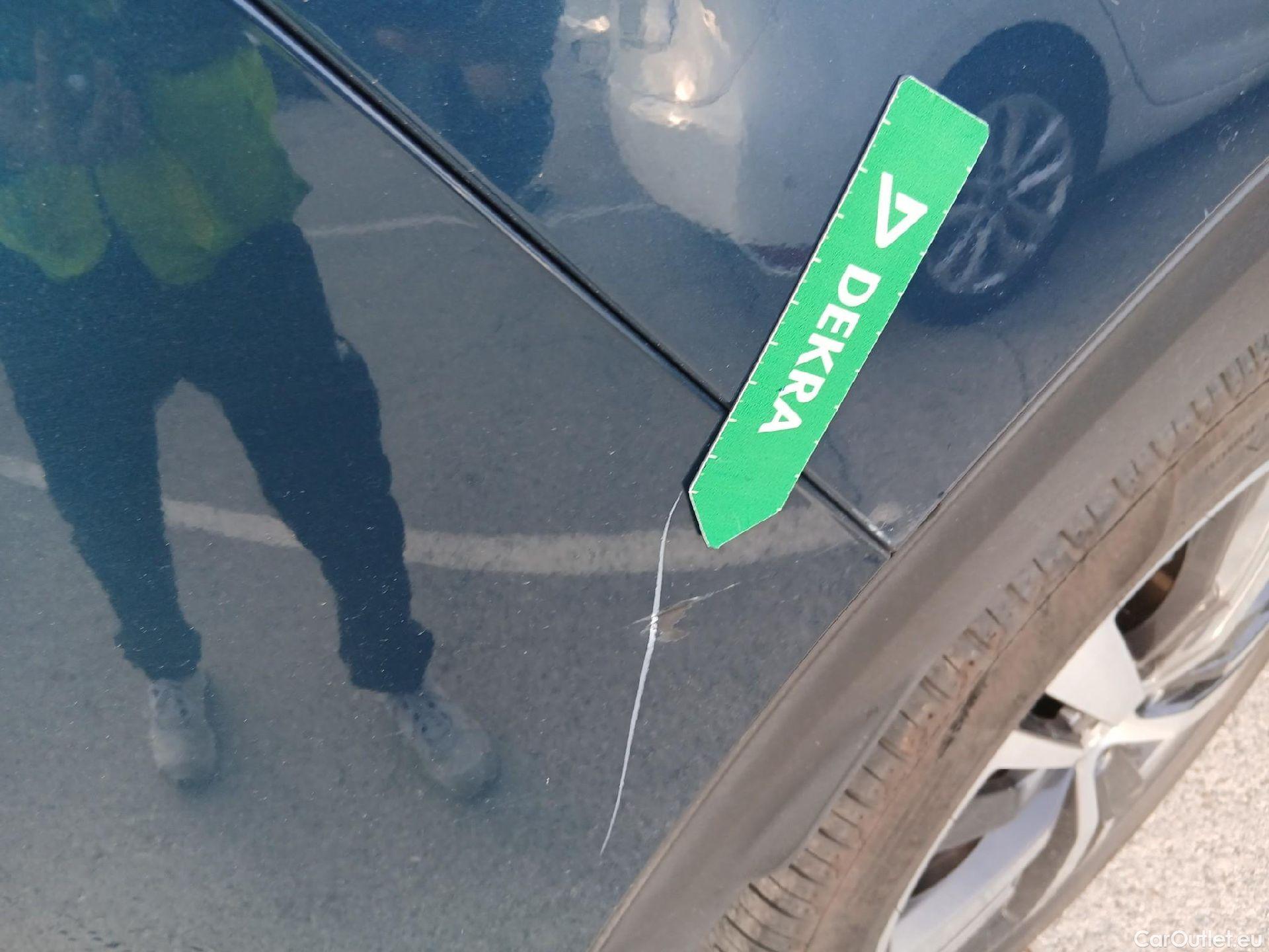  Peugeot  3008 PEUGEOT  / 2020 / 5P / todoterreno 1.5 BlueHDi 96kW (130CV) S&S Allure #28