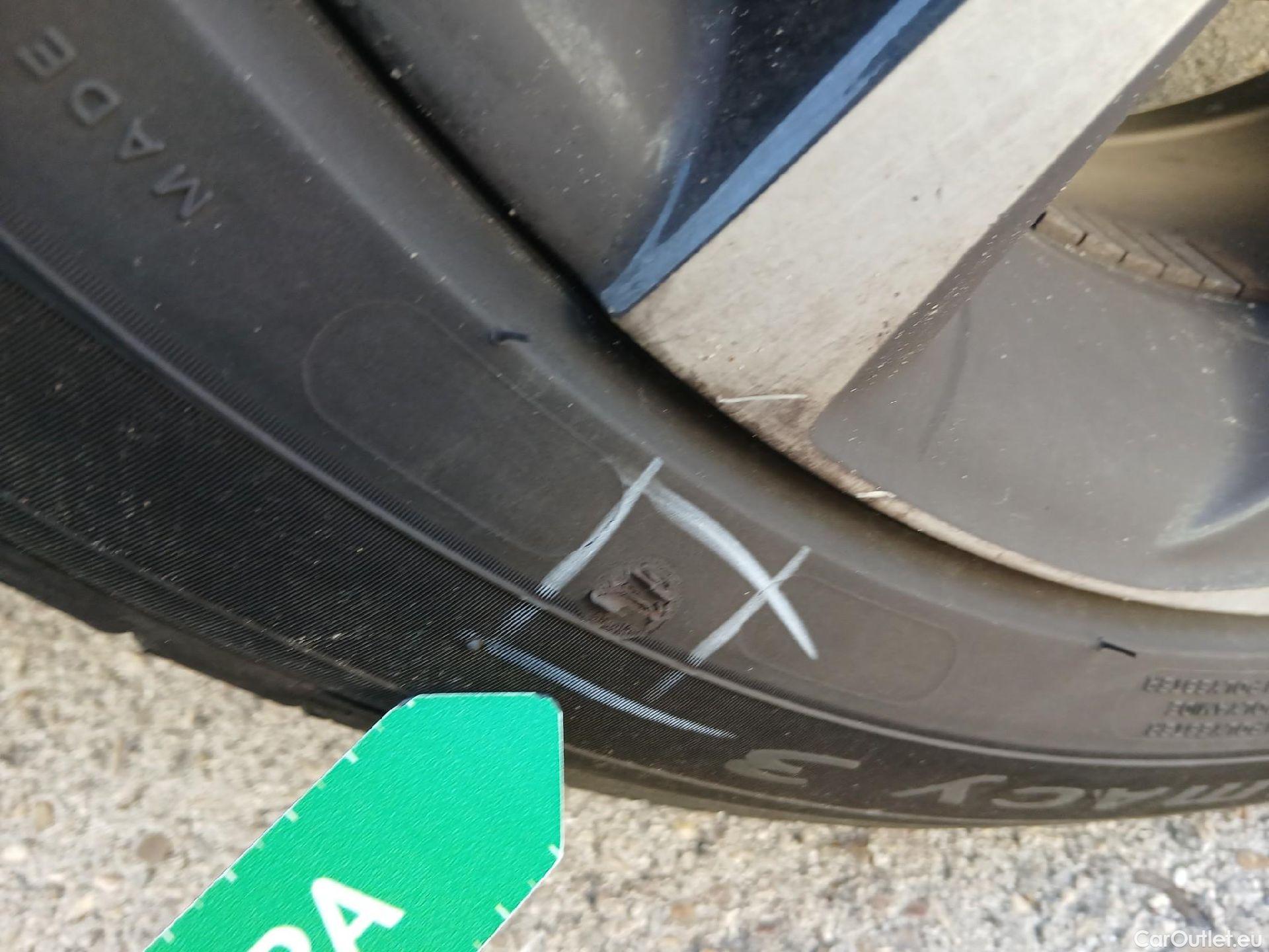  Toyota  C-HR TOYOTA  / 2016 / 5P / todoterreno 1.8 125H Advance (CX) #4