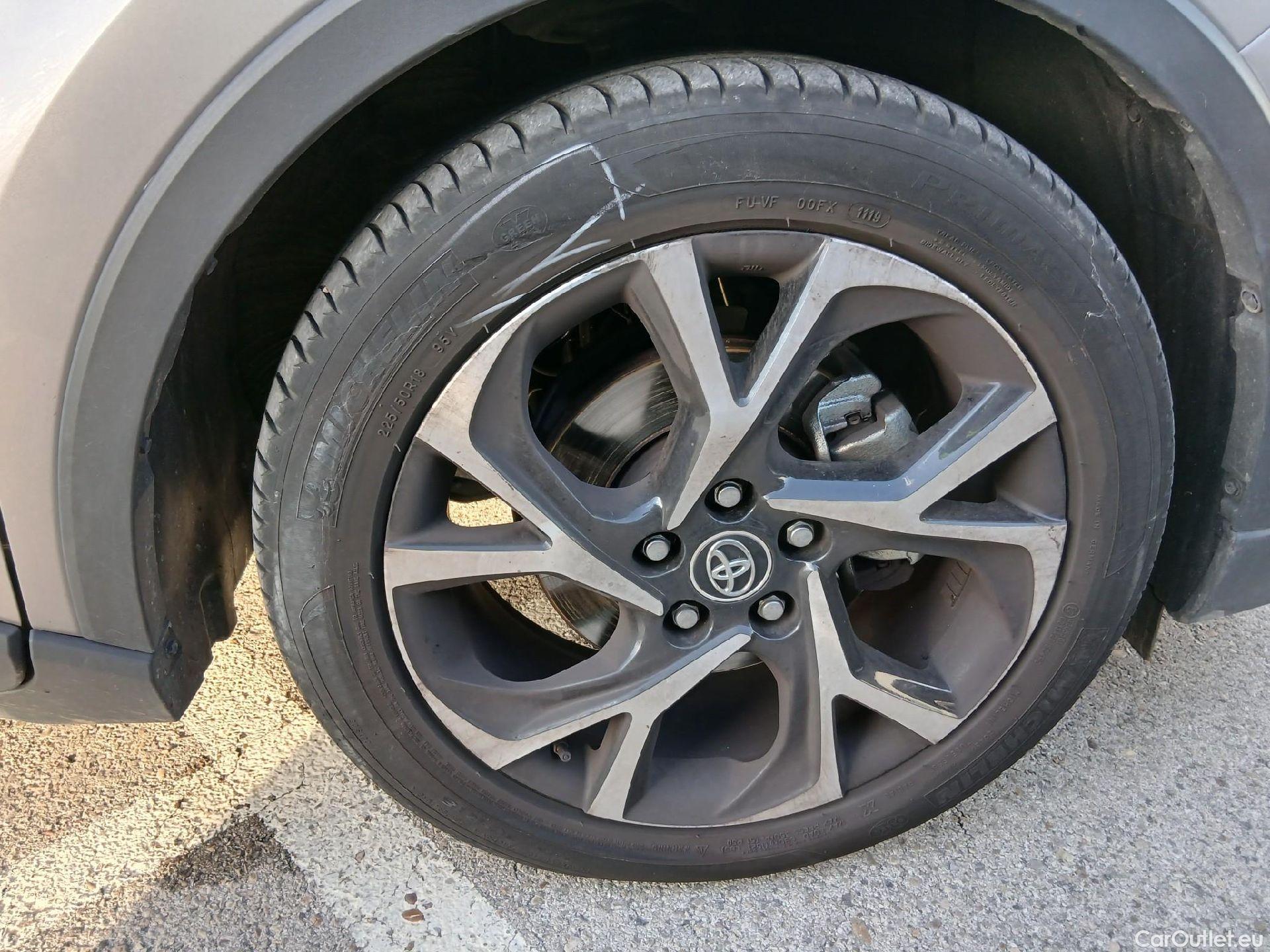  Toyota  C-HR TOYOTA  / 2016 / 5P / todoterreno 1.8 125H Advance (CX) #16