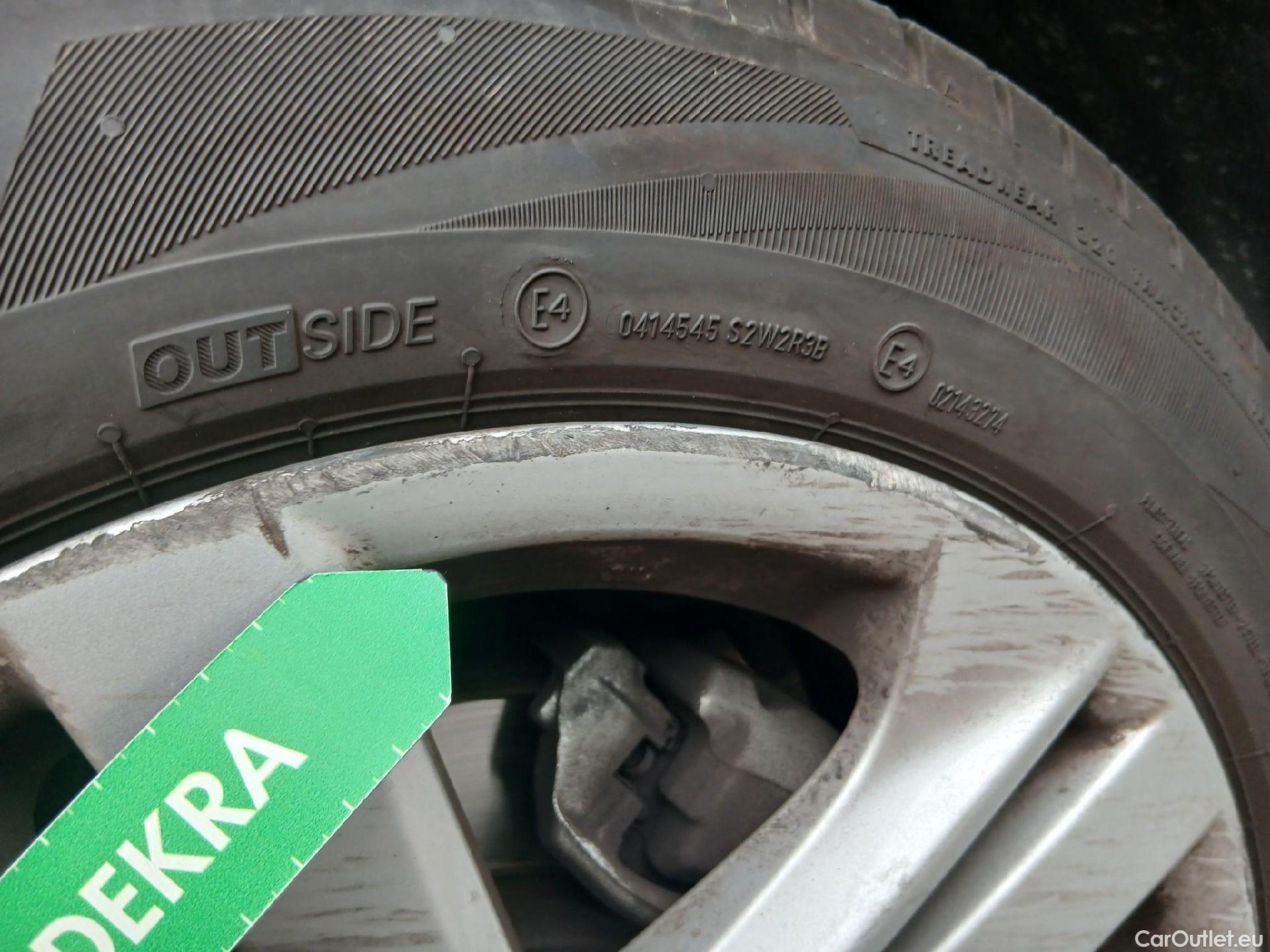  Toyota  Corolla TOYOTA  / 2019 / 5P / familiar 1.8 125H ACTIVE E-CVT TOURING SPORT #44