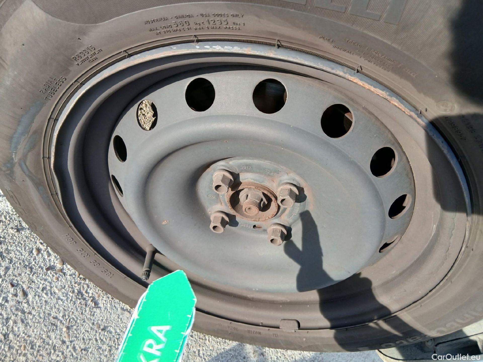  Renault  Clio RENAULT  / 2019 / 5P / berlina con portón Business Blue dCi 74kW (100CV) #13