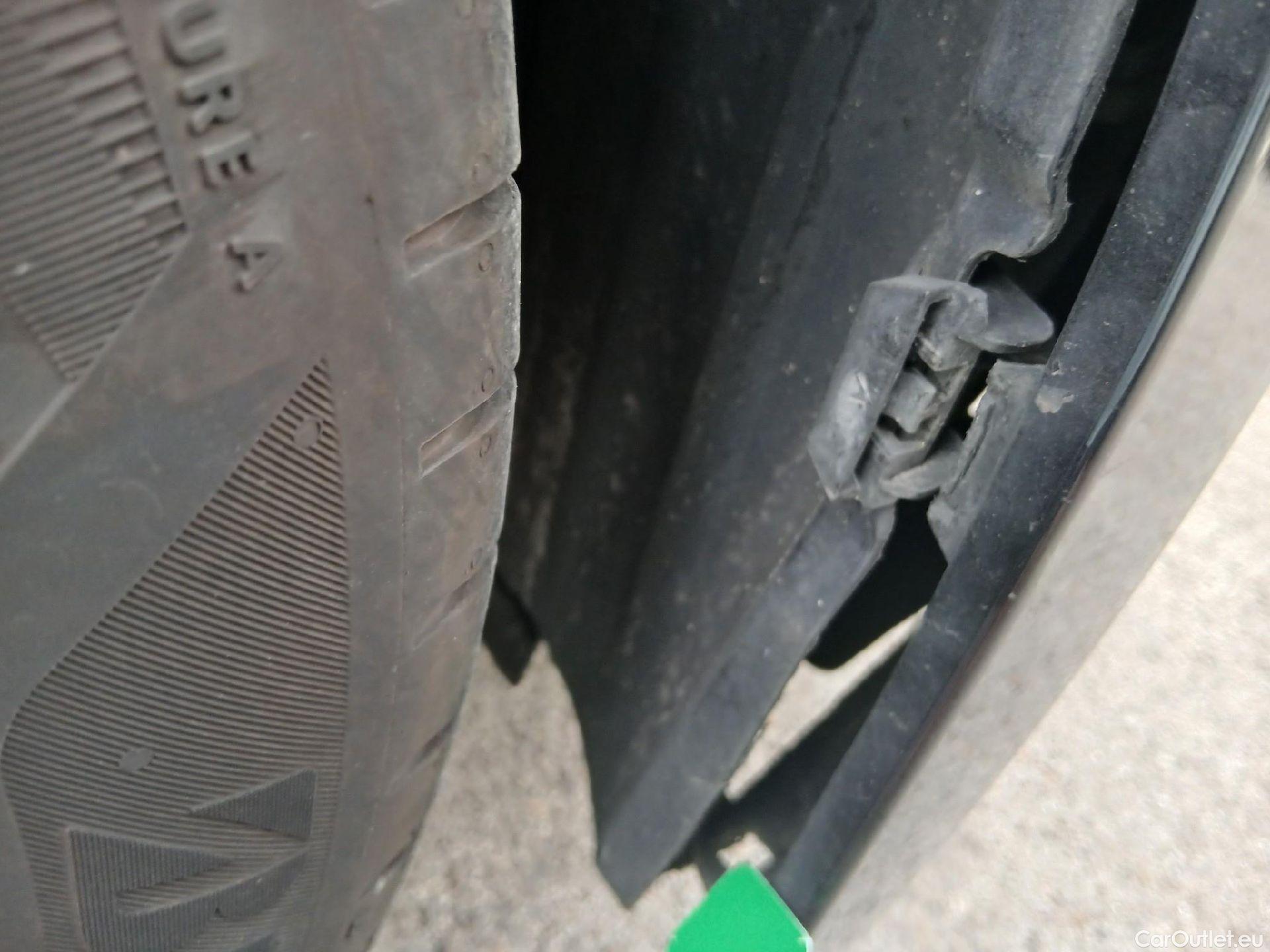  Toyota  Corolla TOYOTA  / 2019 / 5P / familiar 1.8 125H ACTIVE E-CVT TOURING SPORT #52