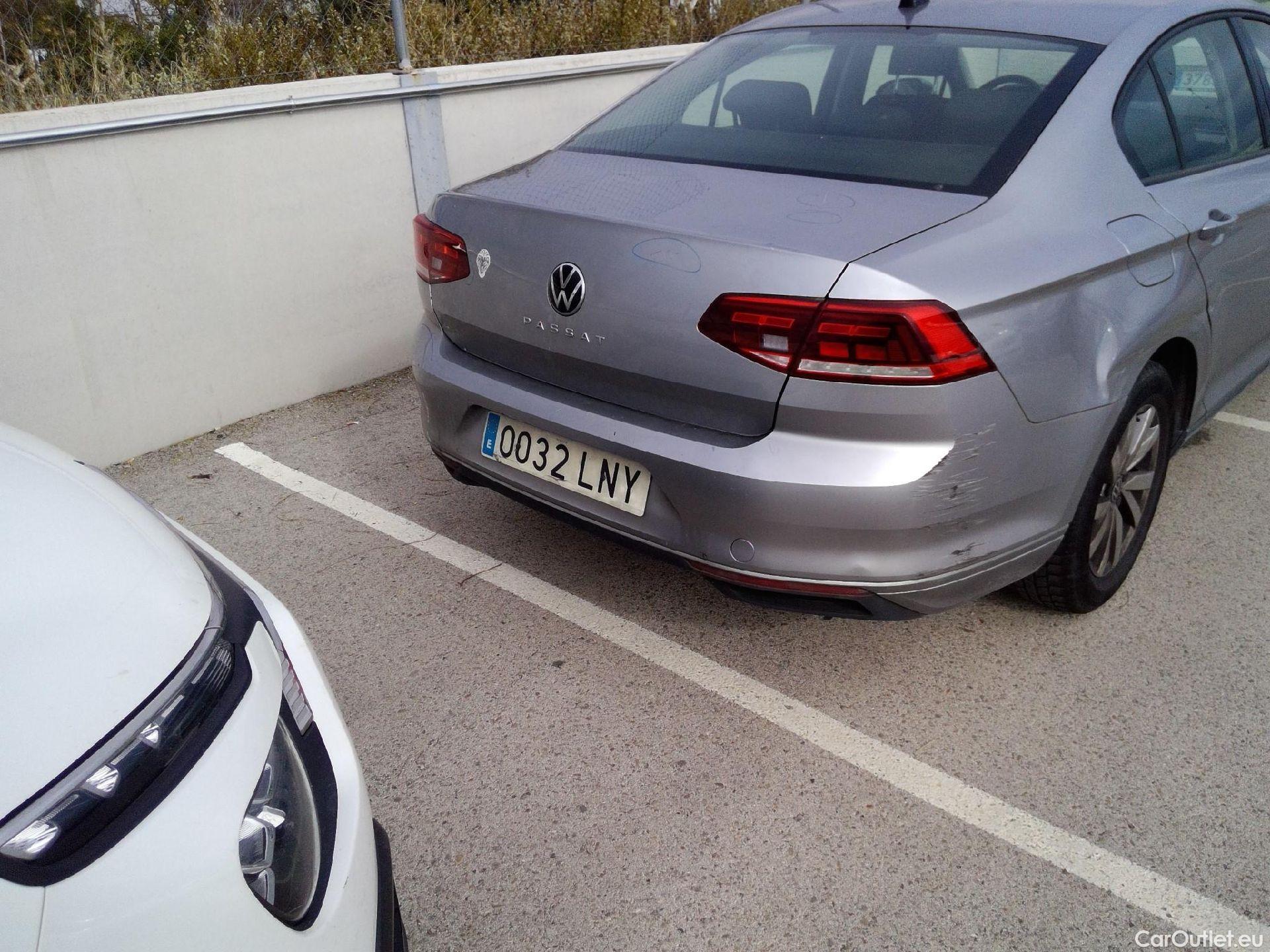  Volkswagen  Passat VOLKSWAGEN  / 2019 / 4P / sedán 2.0 TDI 90kW (122CV) DSG #25