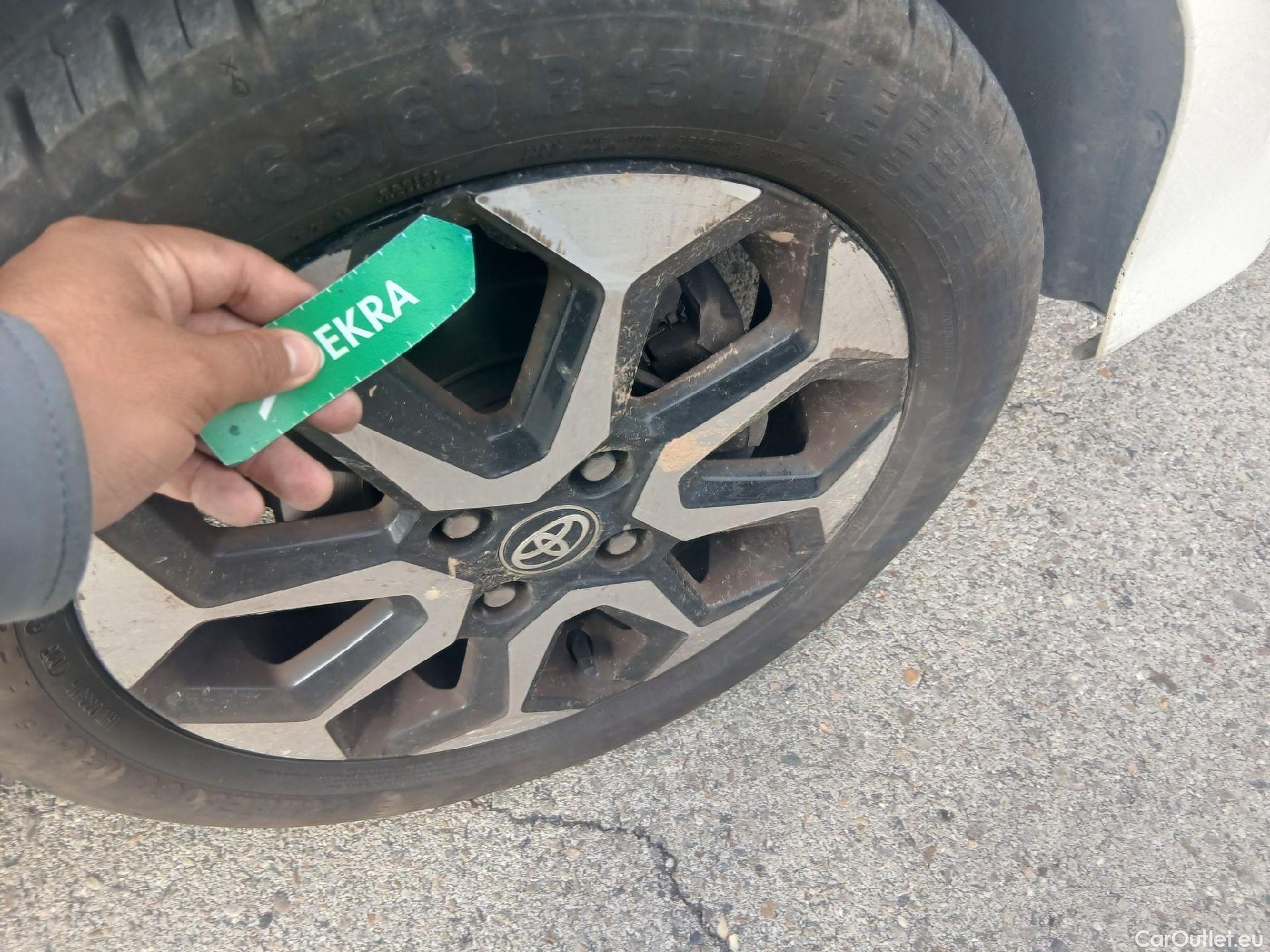  Toyota  Aygo TOYOTA  / 2018 / 5P / minicoche 1.0 70 x-play #39