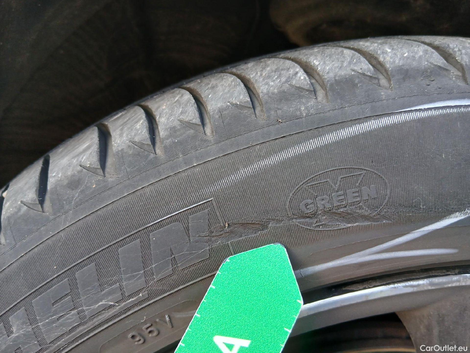  Toyota  C-HR TOYOTA  / 2016 / 5P / todoterreno 1.8 125H Advance (CX) #15