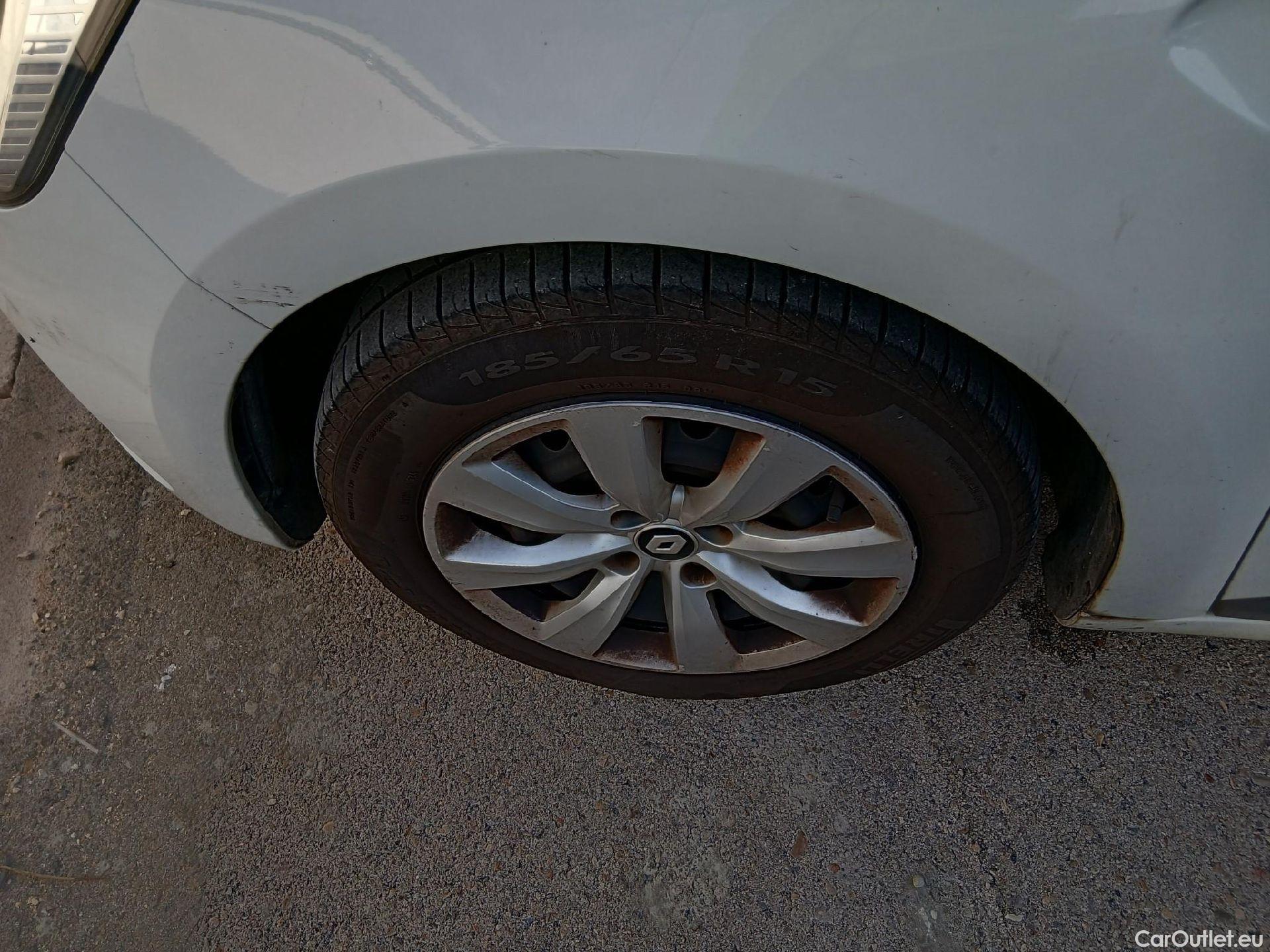  Renault  Clio RENAULT  / 2019 / 5P / berlina con portón Business Blue dCi 74kW (100CV) #9