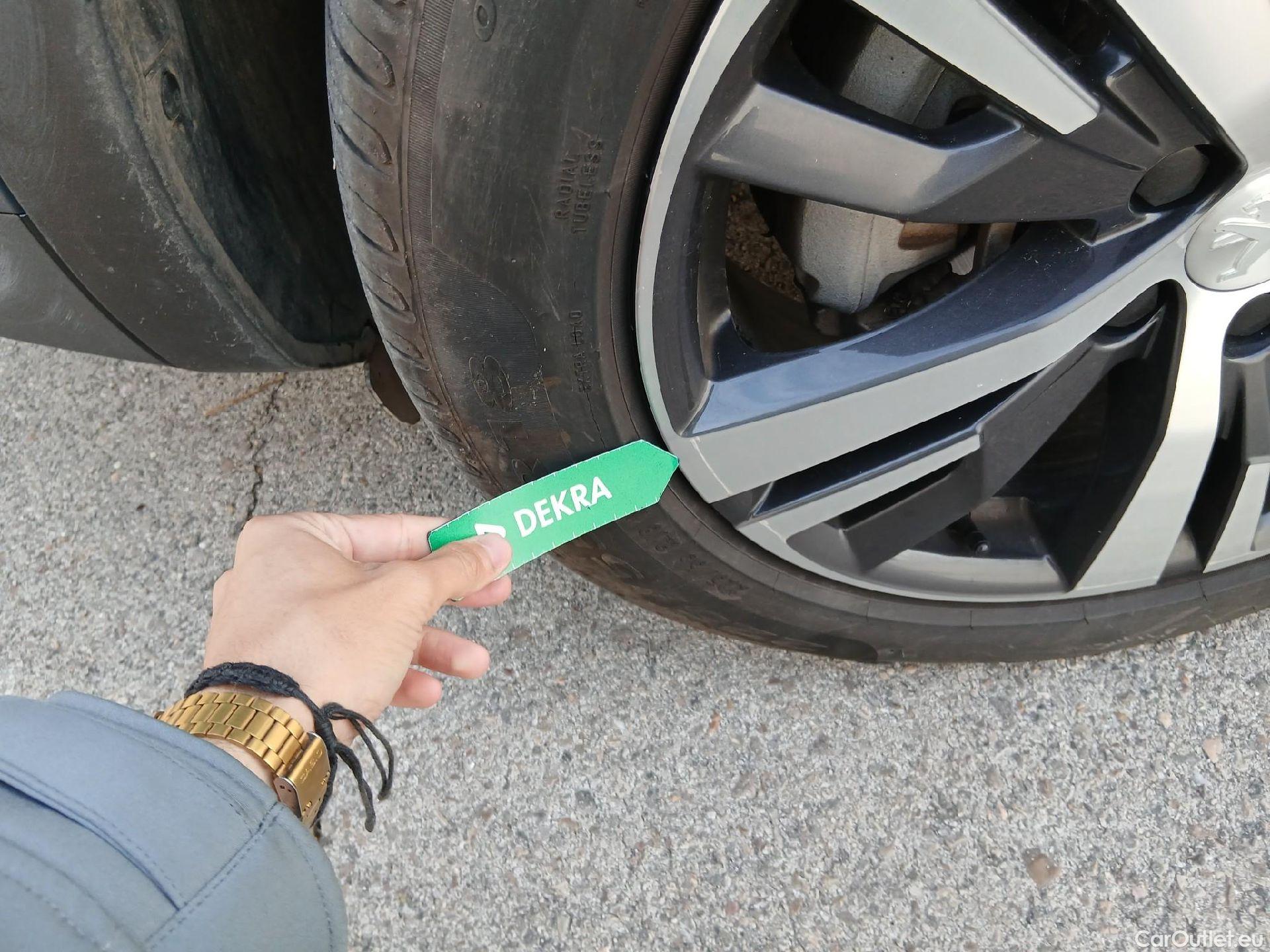  Peugeot  3008 PEUGEOT  / 2020 / 5P / todoterreno 1.5 BlueHDi 96kW (130CV) S&S Allure #14