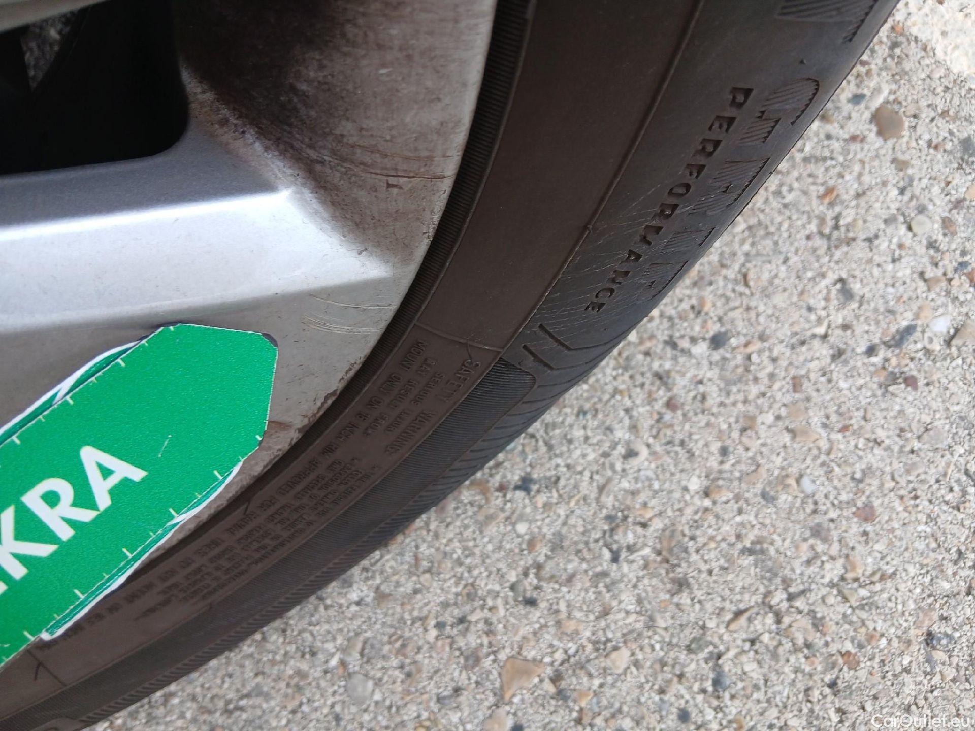  Seat  Arona SEAT  / 2017 / 5P / todoterreno 1.0 TSI 81kW (110CV) Style Plus (AC) #4