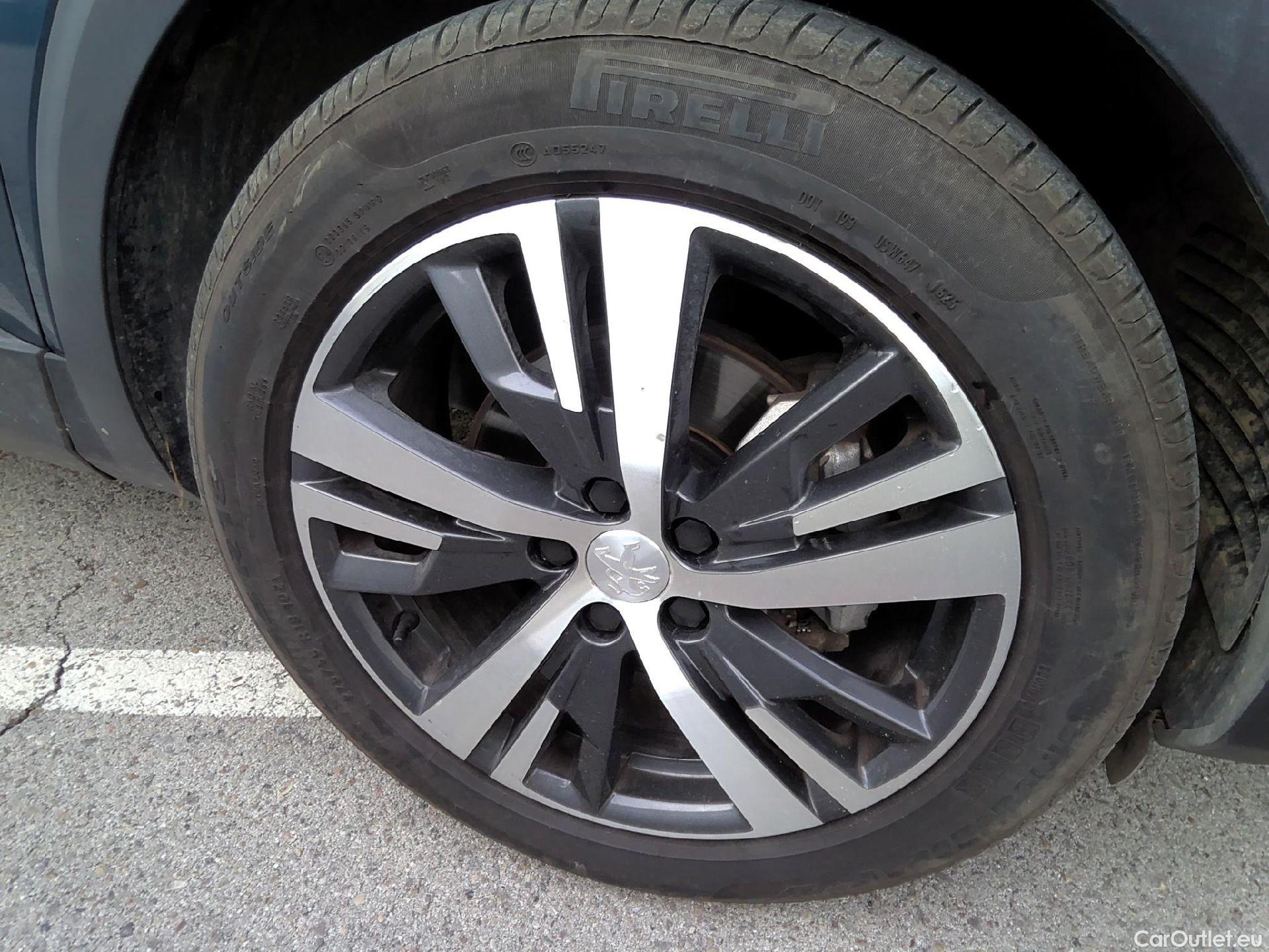  Peugeot  3008 PEUGEOT  / 2020 / 5P / todoterreno 1.5 BlueHDi 96kW (130CV) S&S Allure #38