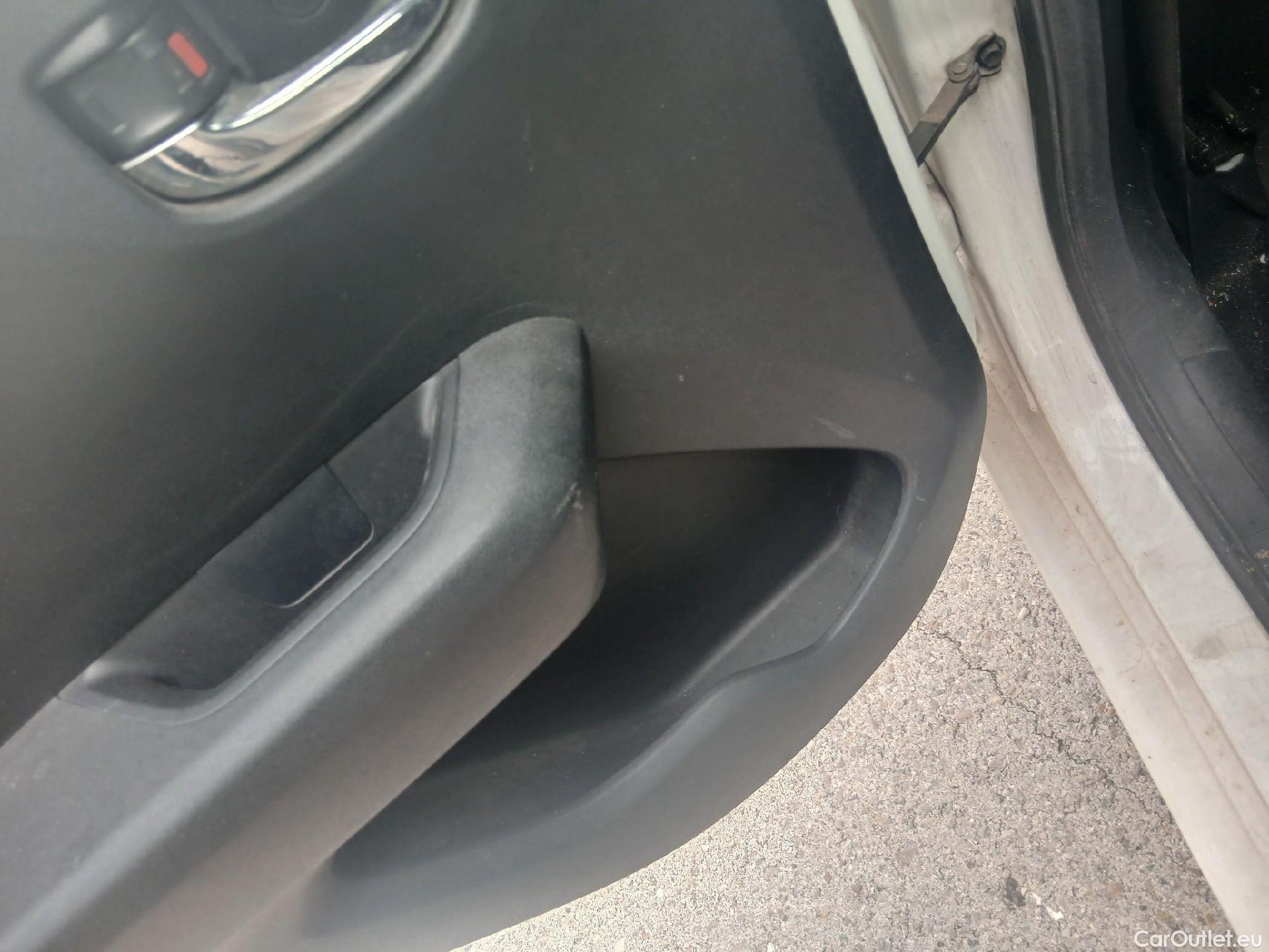  Toyota  Aygo TOYOTA  / 2018 / 5P / minicoche 1.0 70 x-play #7