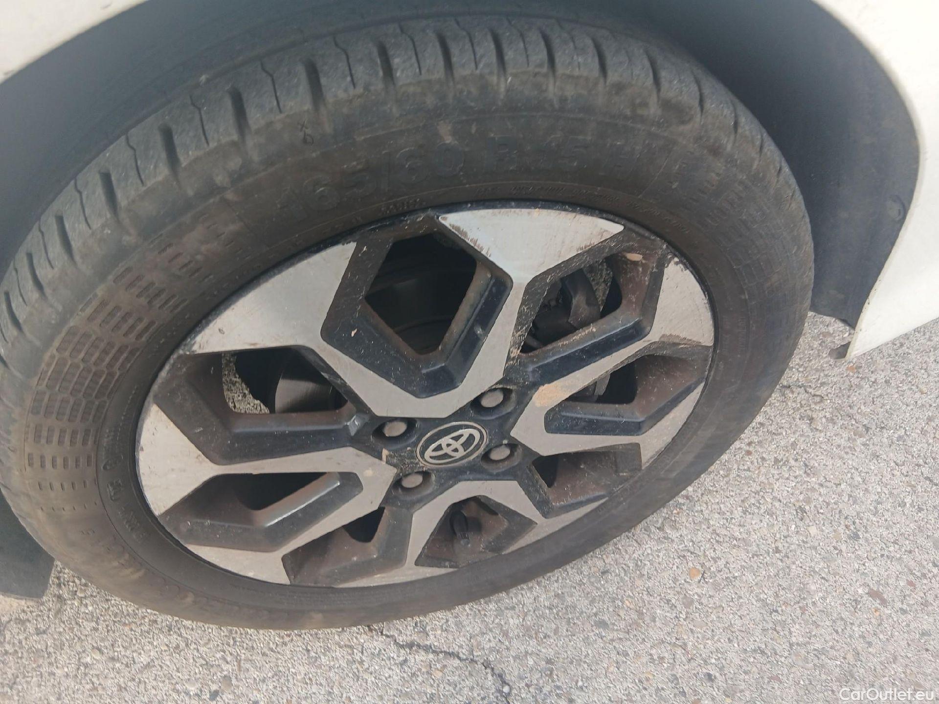  Toyota  Aygo TOYOTA  / 2018 / 5P / minicoche 1.0 70 x-play #40