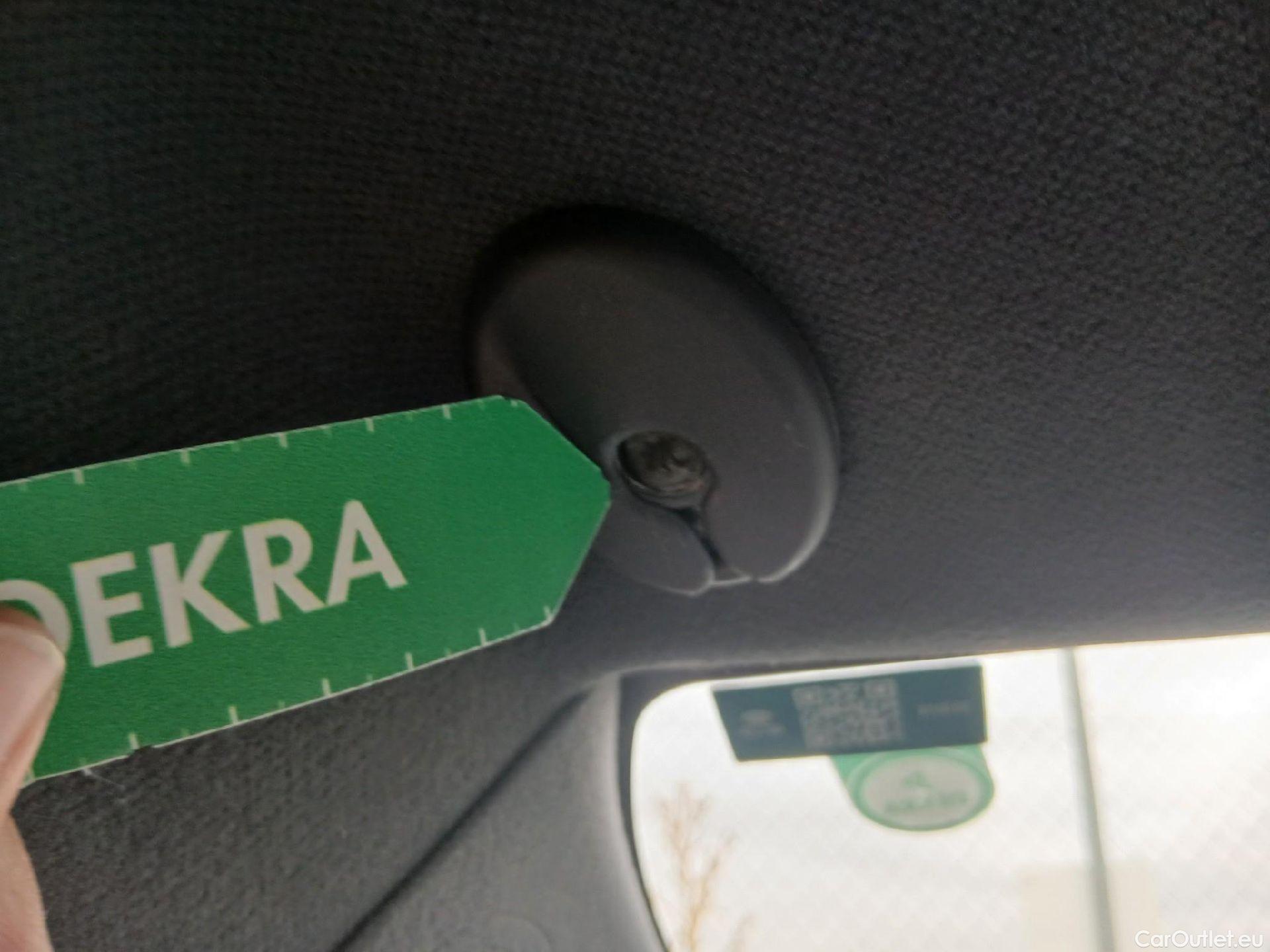  Toyota  Corolla TOYOTA  / 2019 / 5P / familiar 1.8 125H ACTIVE E-CVT TOURING SPORT #54