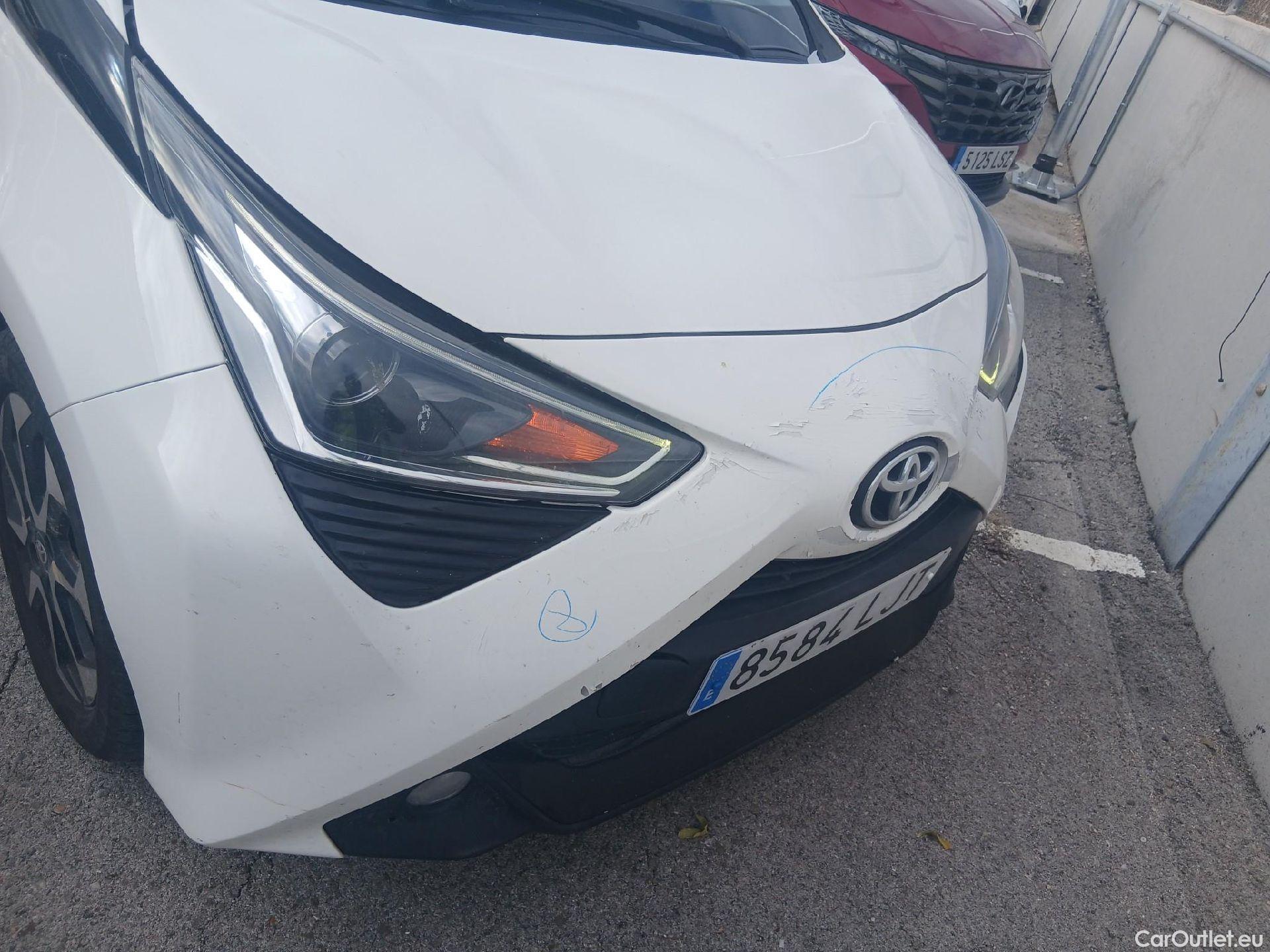  Toyota  Aygo TOYOTA  / 2018 / 5P / minicoche 1.0 70 x-play #11