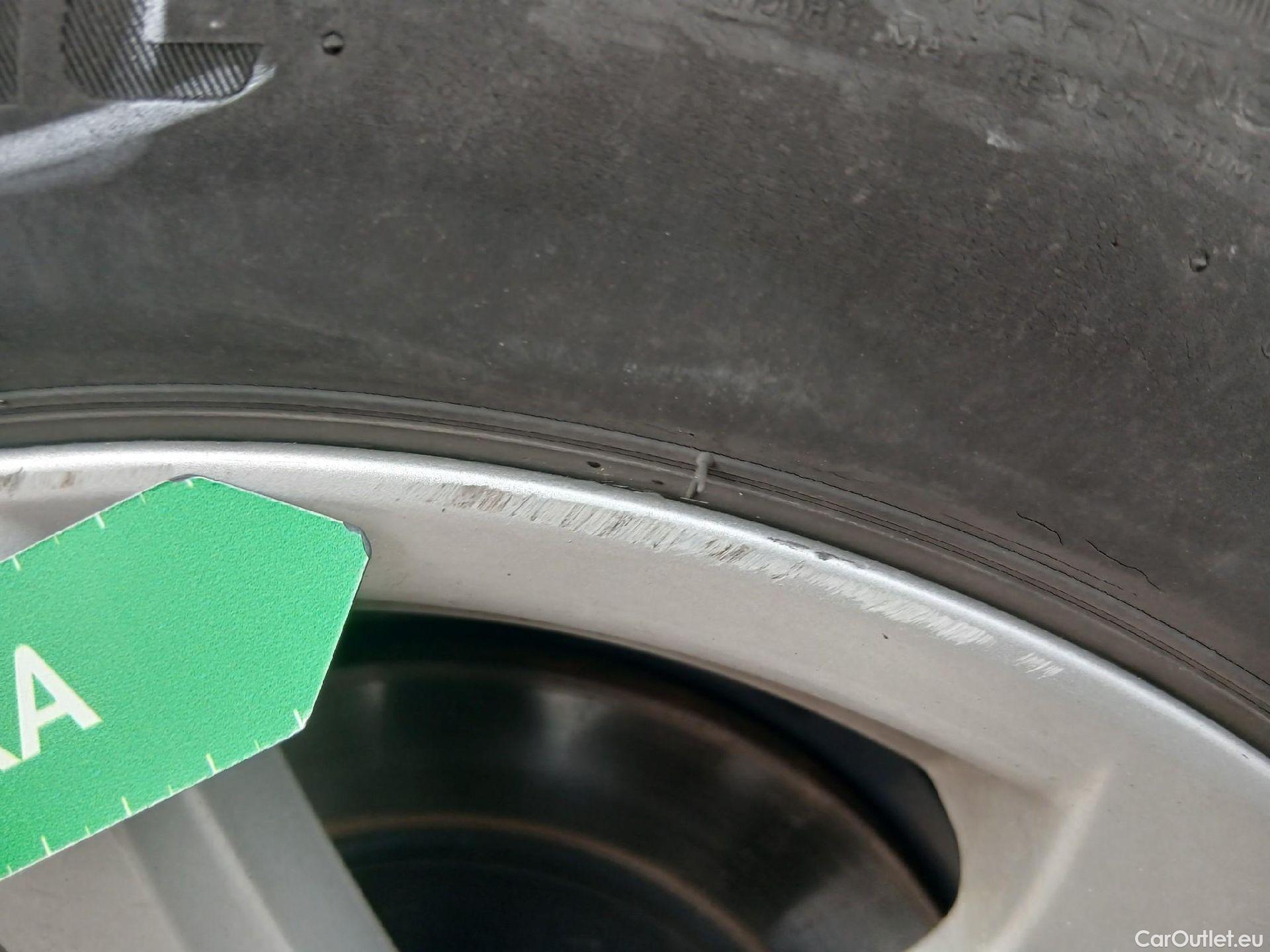  Toyota  Corolla TOYOTA  / 2019 / 5P / familiar 1.8 125H ACTIVE E-CVT TOURING SPORT #38